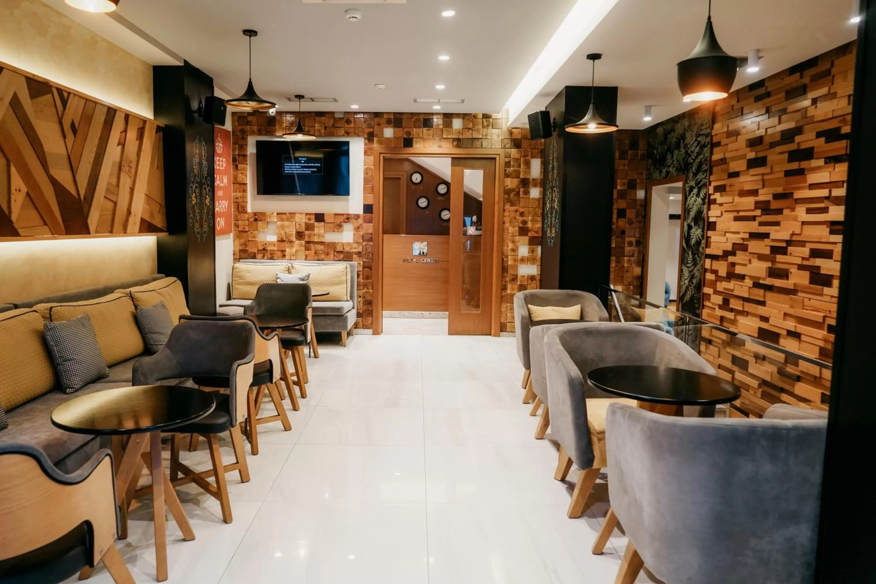 Communal lounge/ TV room in Center Hotel