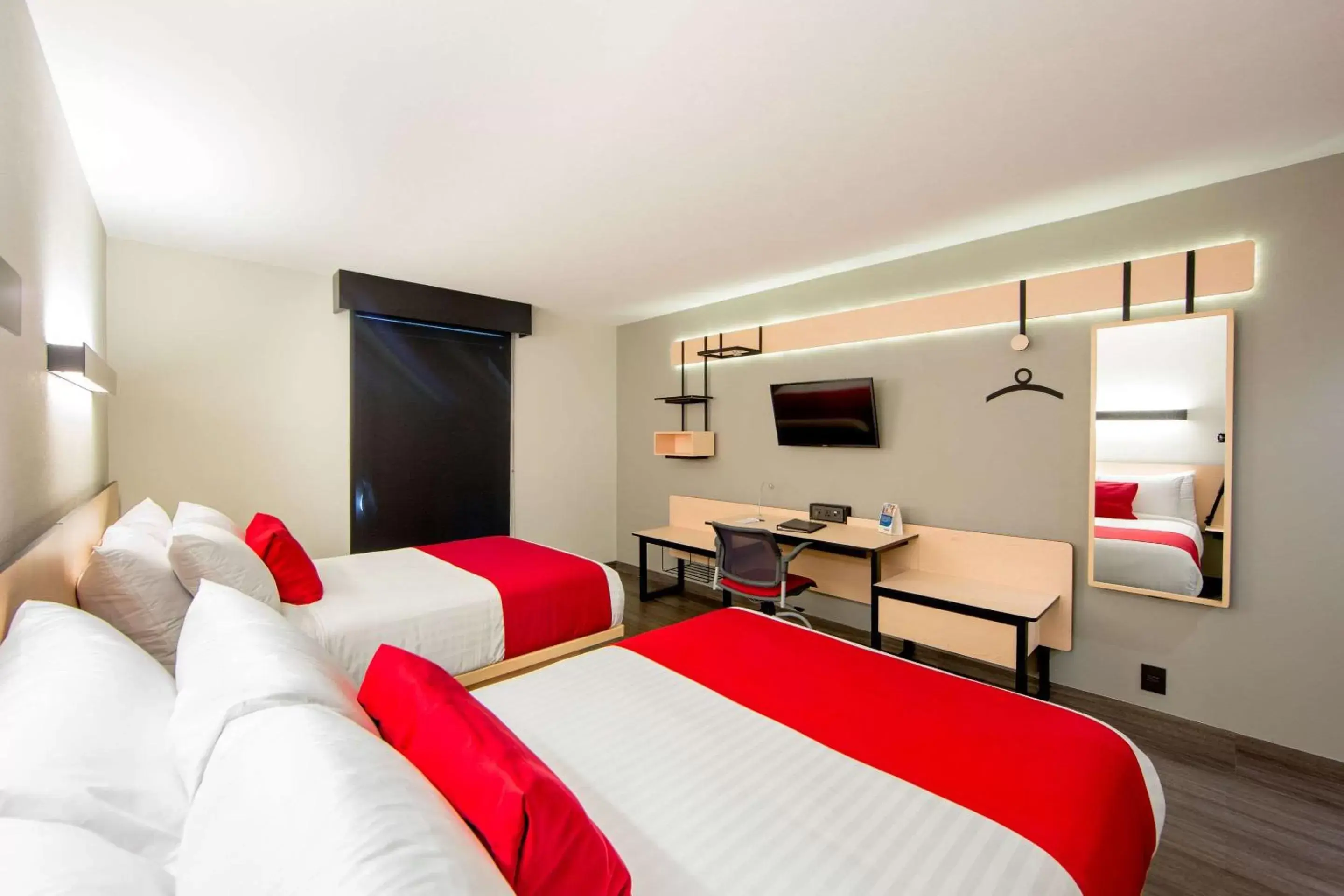 Bedroom, Bed in Comfort Inn Delicias