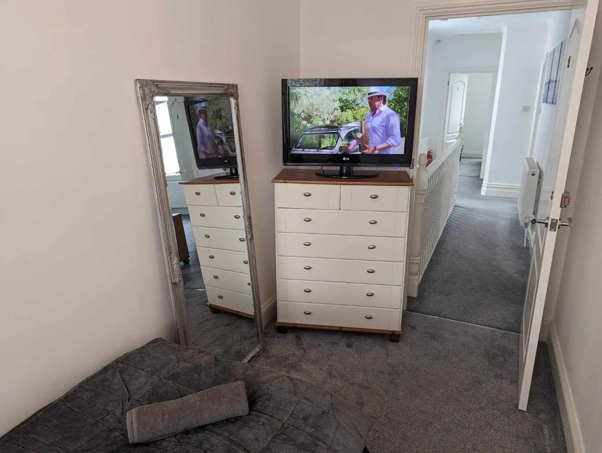 TV/Entertainment Center in Cosy Bee