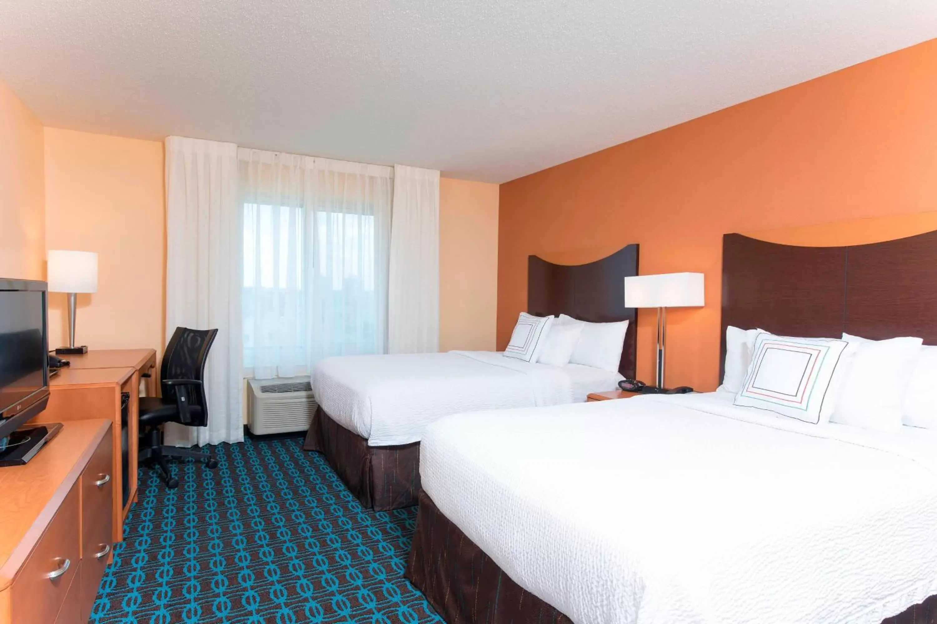 Photo of the whole room, Bed in Fairfield Inn & Suites by Marriott Omaha Downtown