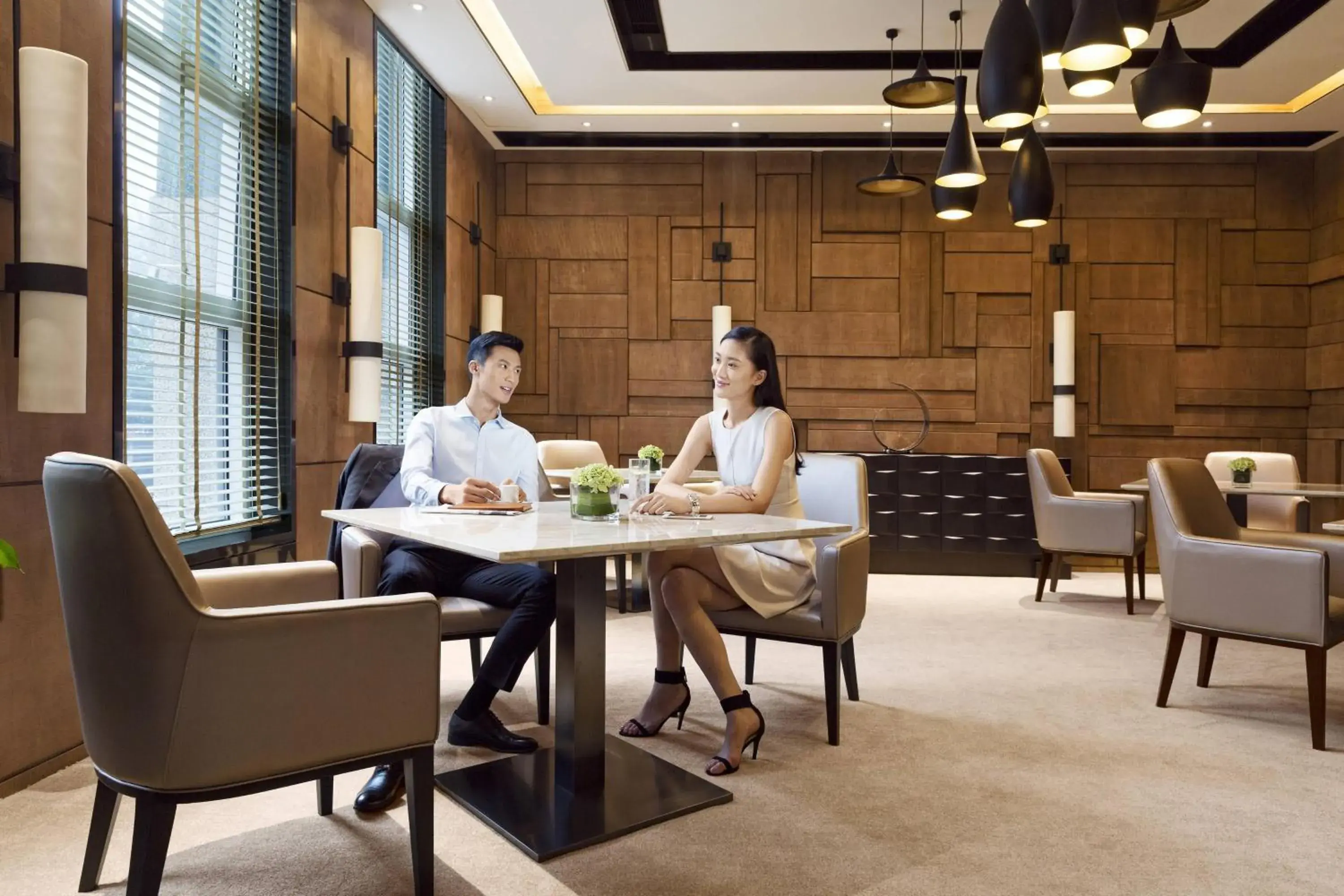 Lounge or bar in The Fairway Place, Xi'an - Marriott Executive Apartments