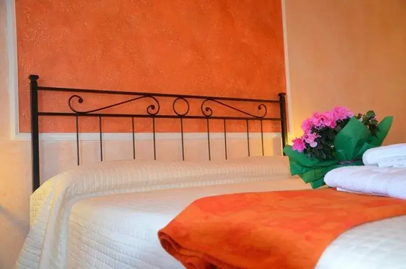 Decorative detail, Bed in Relais Maria Luisa Locazione turistica di Simona Capaccio