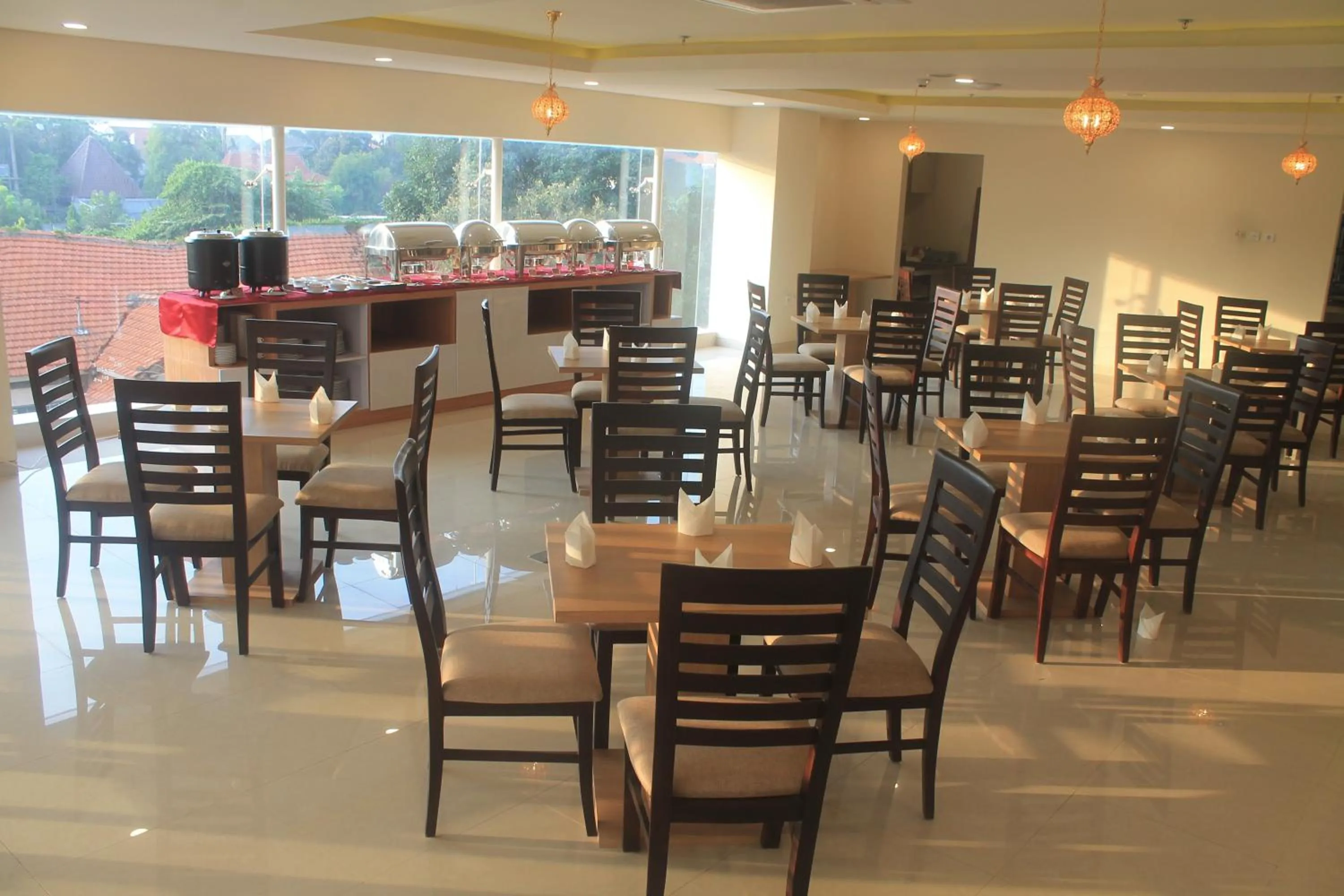 Restaurant/places to eat in Namira Syariah Hotel Surabaya