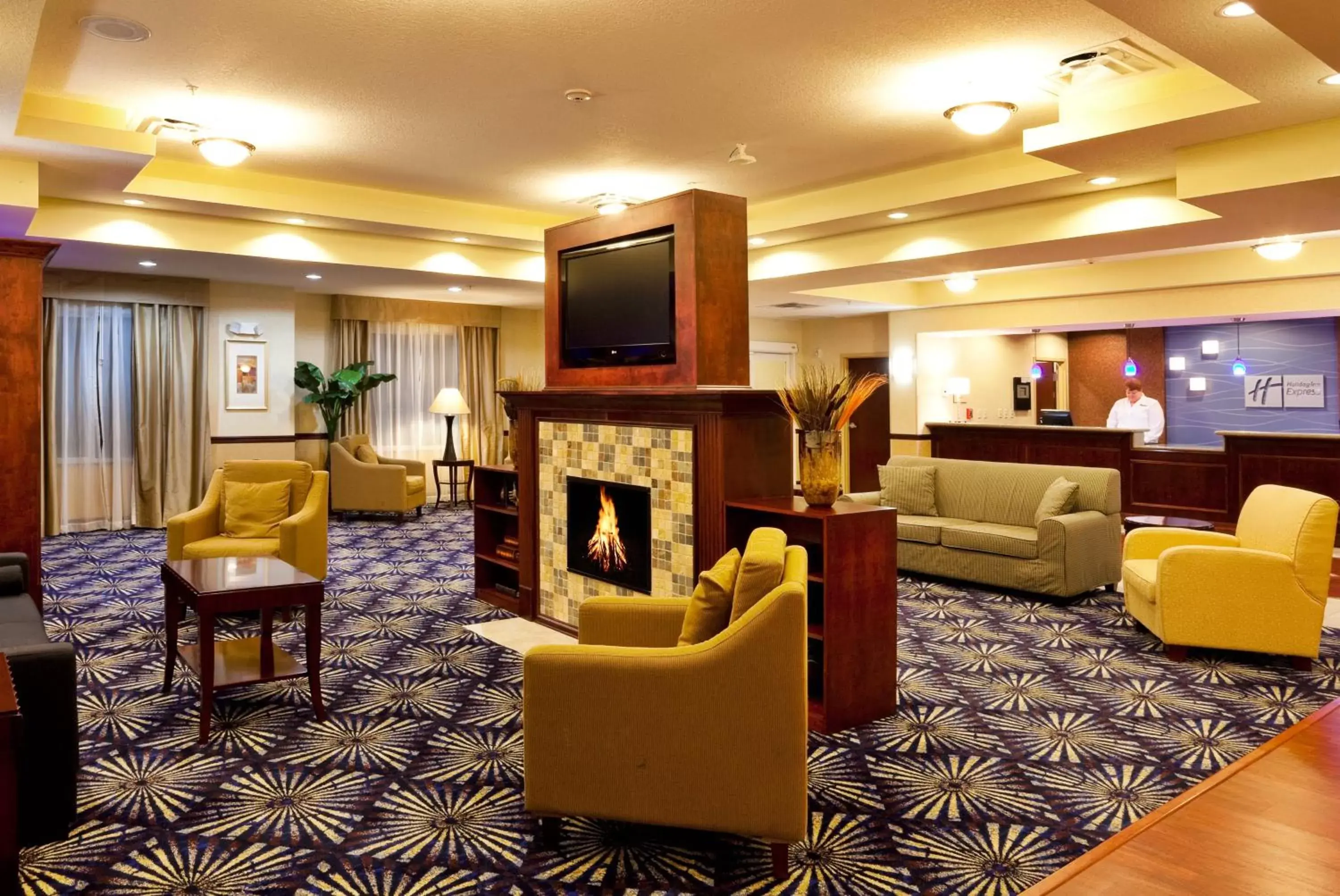Lobby or reception, Lounge/Bar in Holiday Inn Express Hotel & Suites Brooksville-I-75, an IHG Hotel