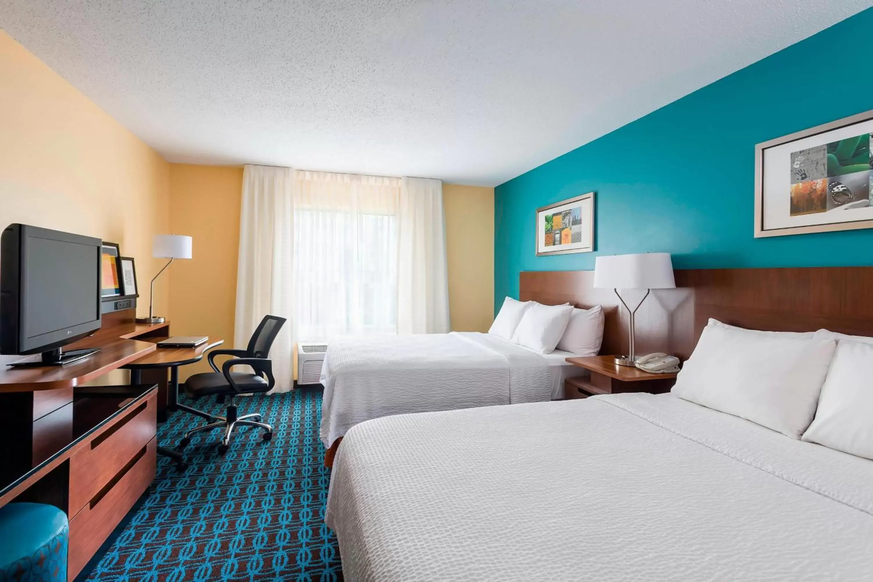 Photo of the whole room, Bed in Fairfield Inn & Suites Naperville/Aurora