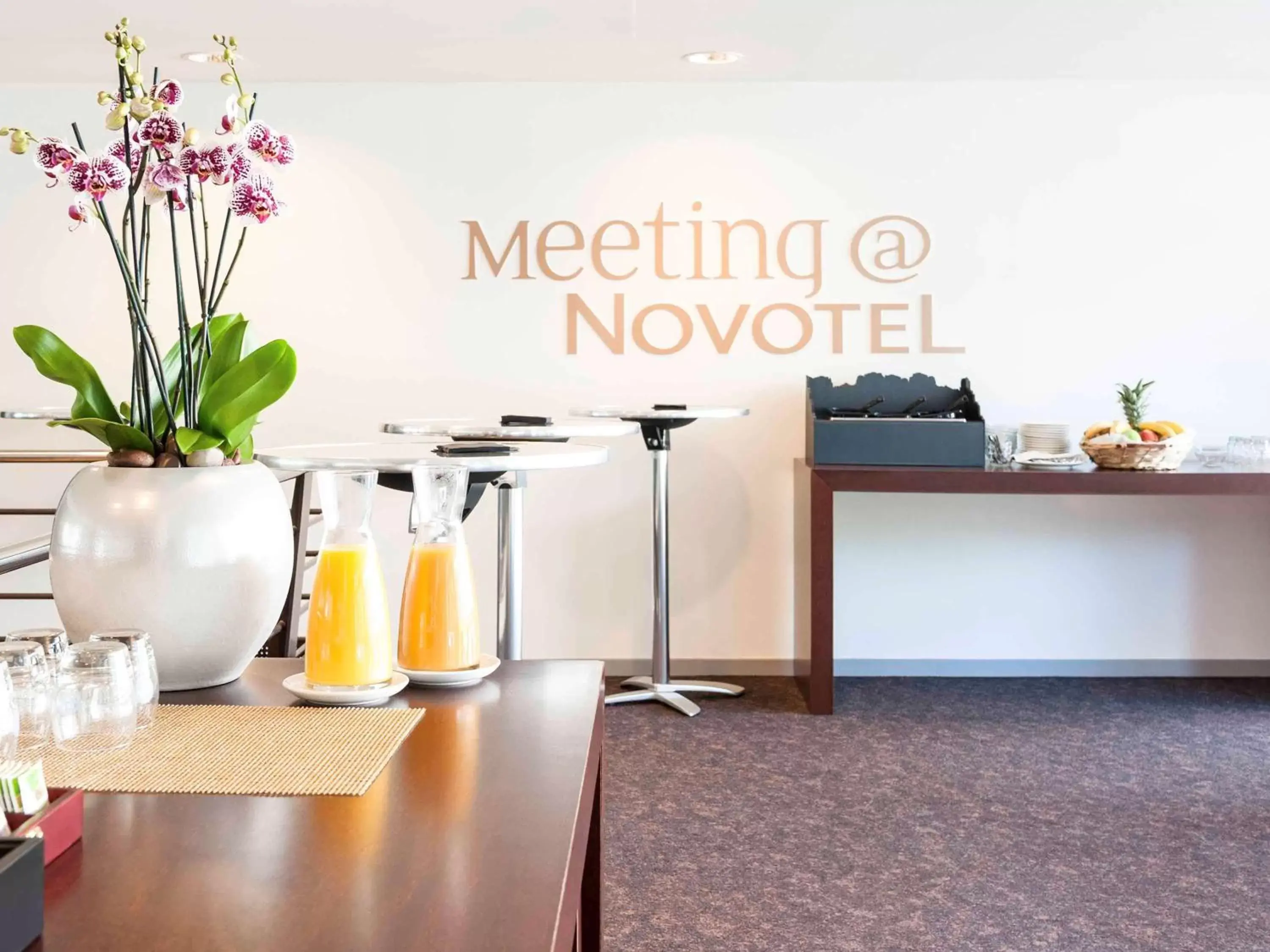 Meeting/conference room, Kitchen/Kitchenette in Novotel Luxembourg Centre