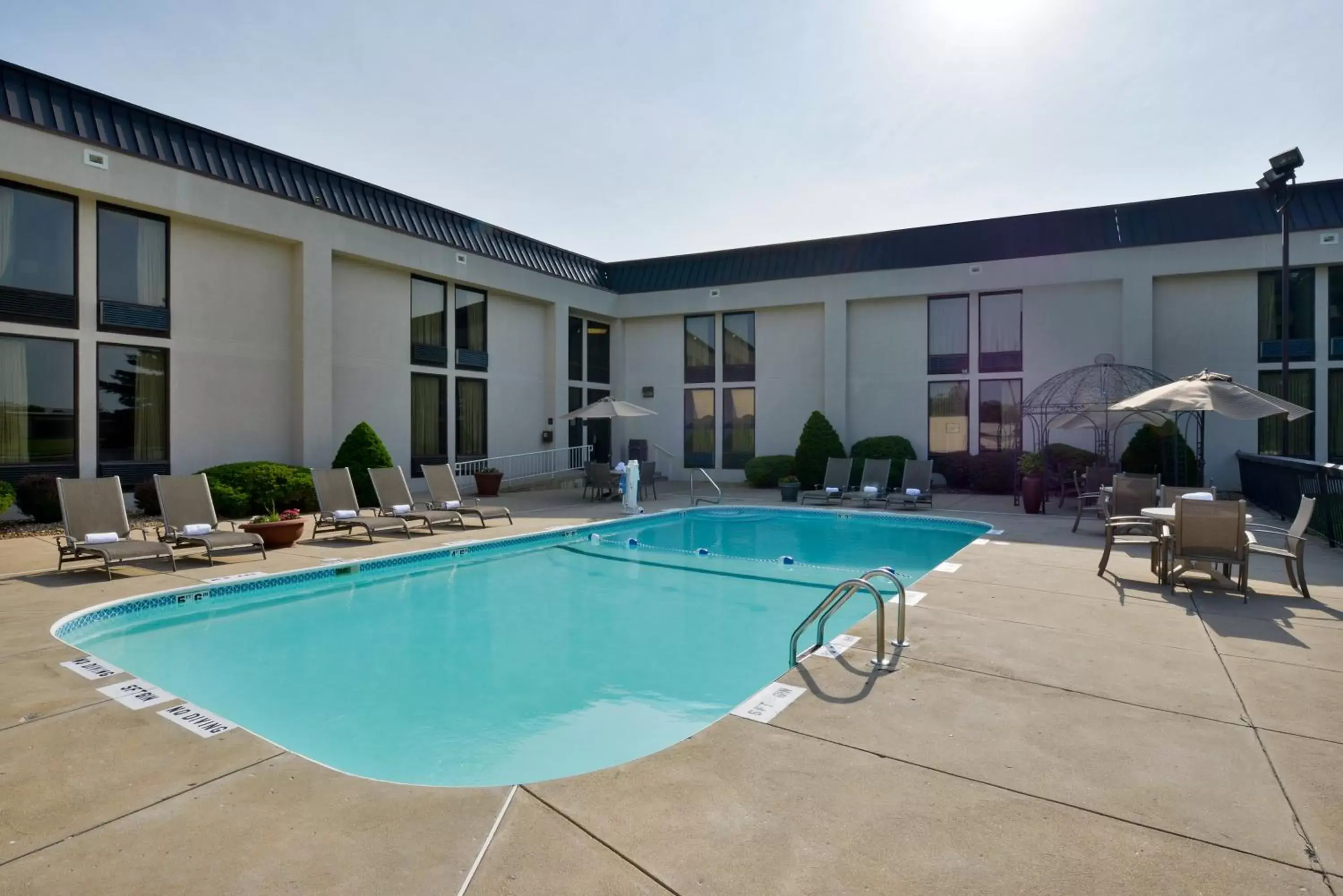 Facade/entrance, Swimming Pool in Greenstay Hotel & Suites Central