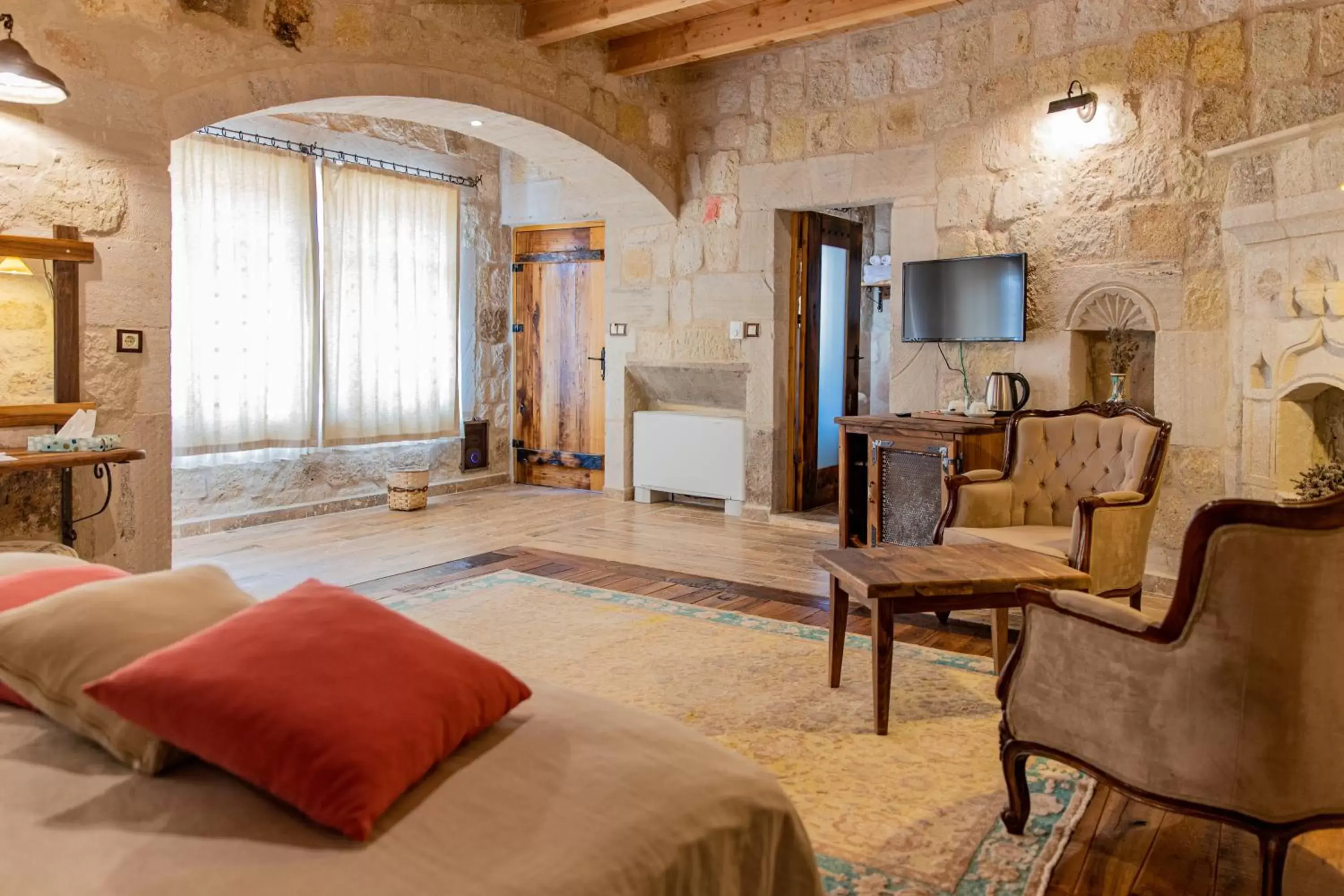 Photo of the whole room, Seating Area in Aza Cave Cappadocia