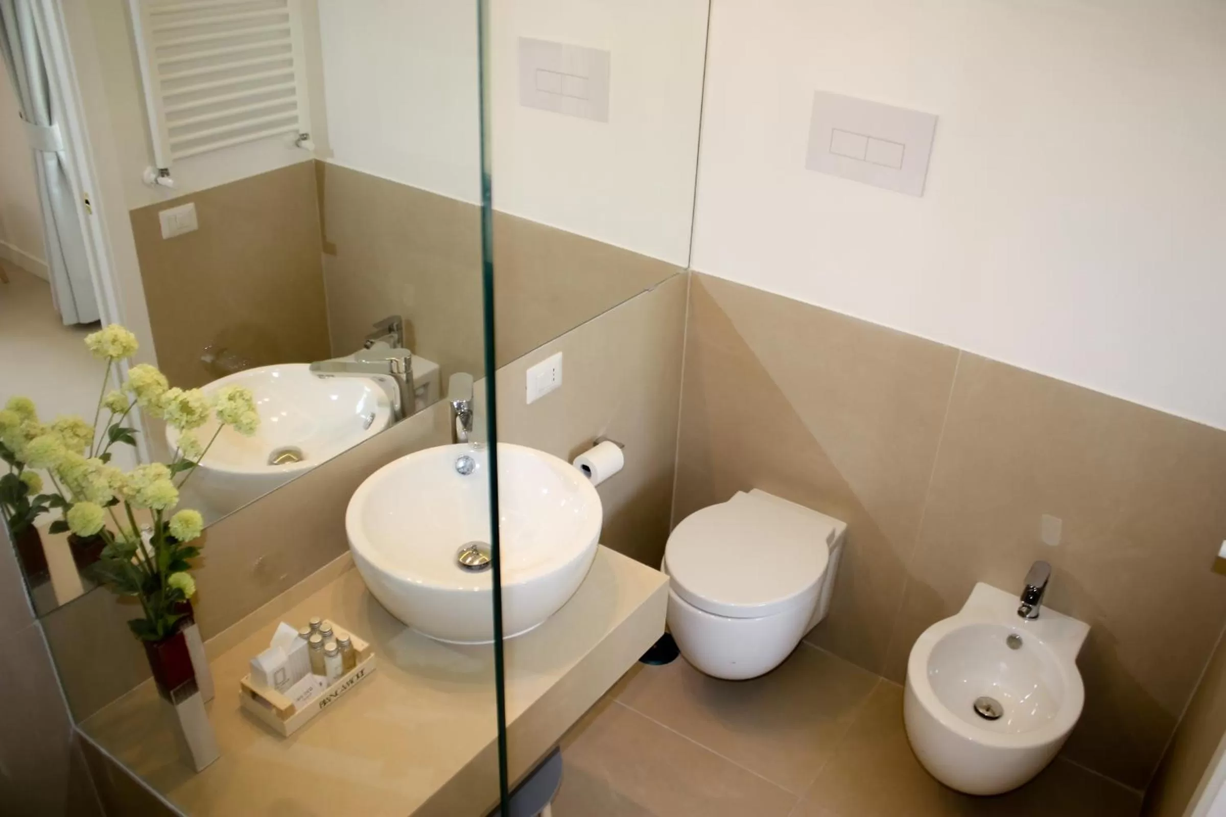 Bathroom in Starhost - PETIT B&B