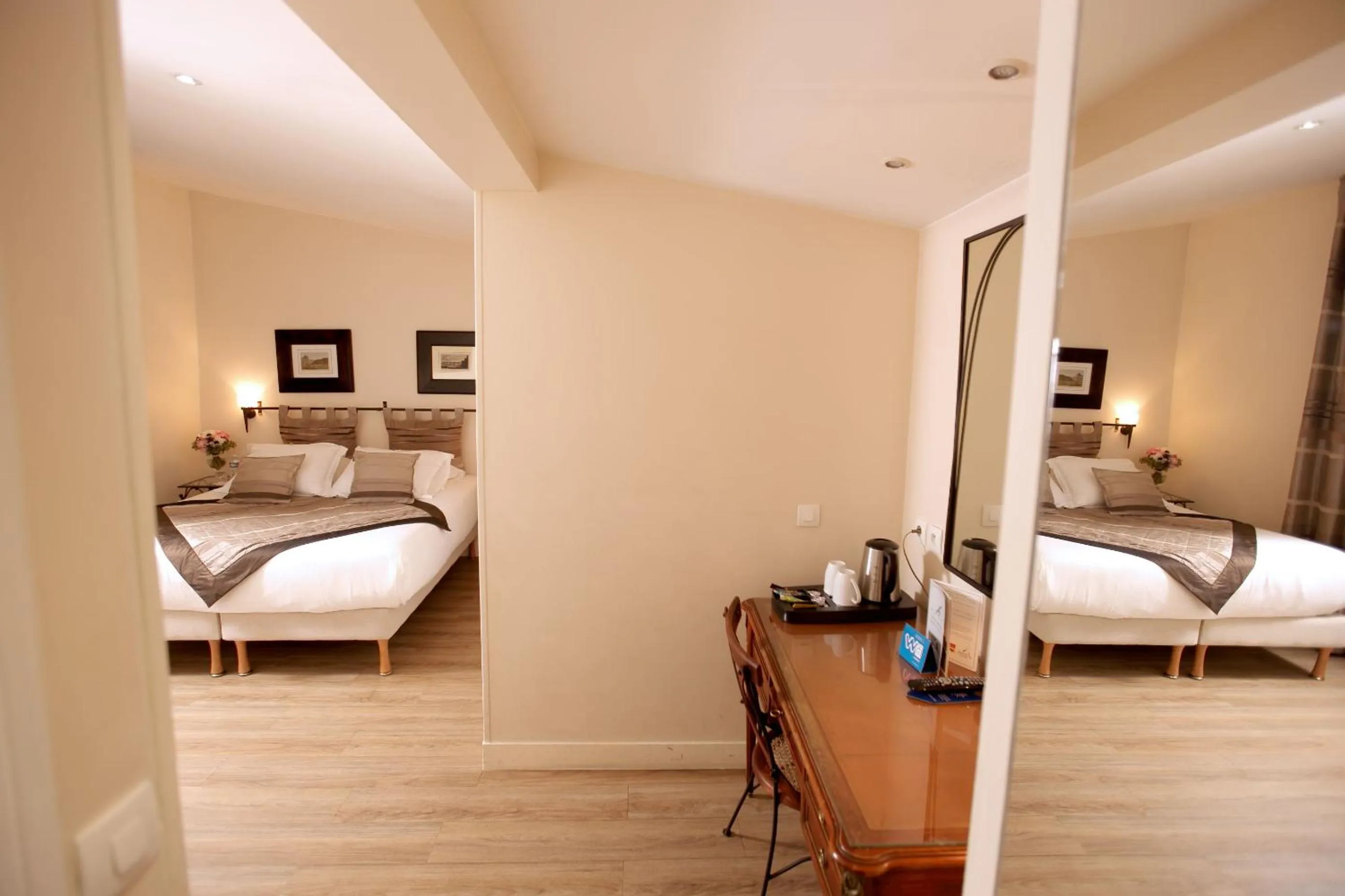 Photo of the whole room, Bed in Arcadie Montparnasse