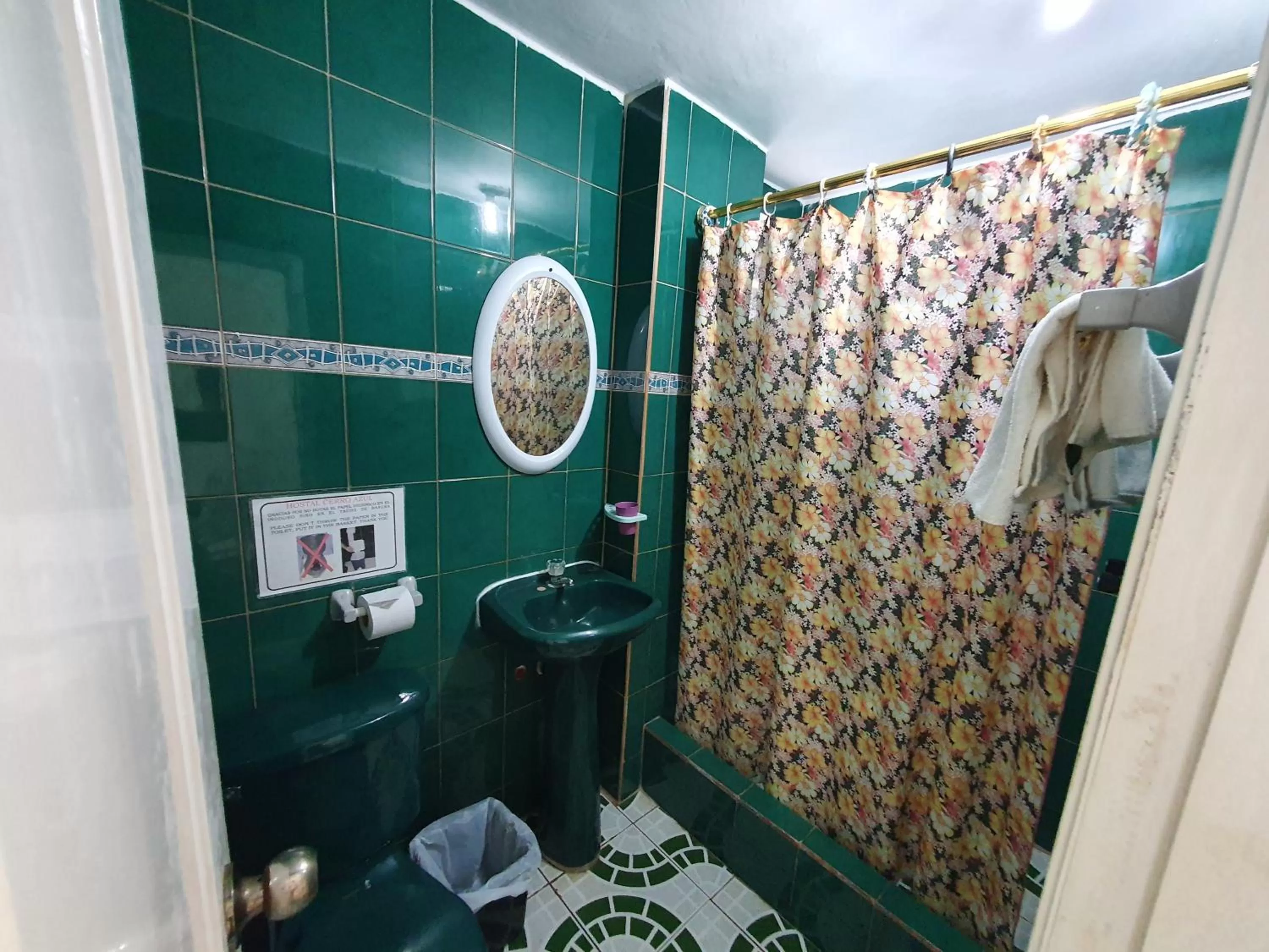Shower in Hostal Cerro Azul