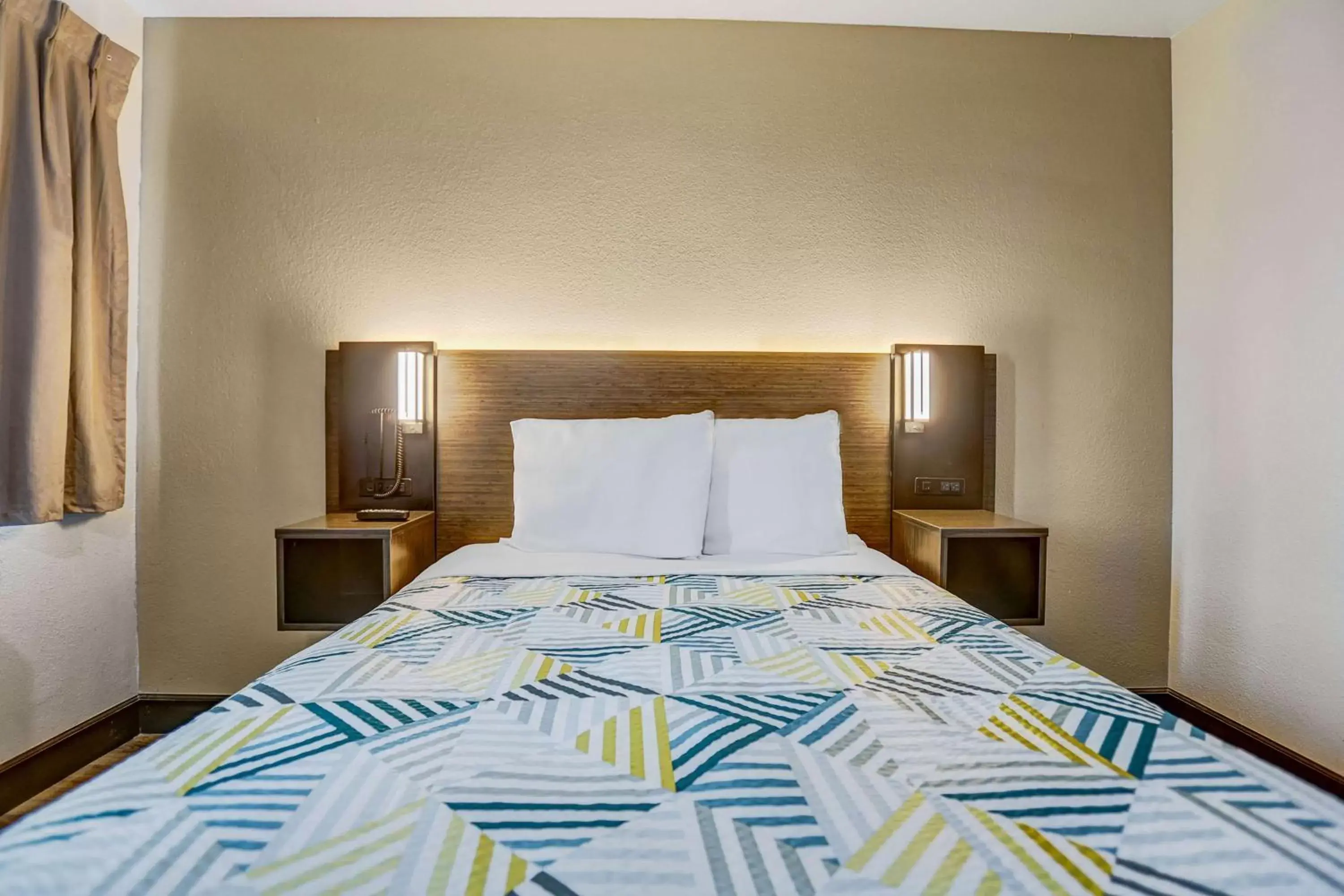 Double Room - single occupancy - Disability Access in Motel 6-San Bernardino, CA - South Double Room - single occupancy - Disability Access in Motel 6-San Bernardino, CA - South