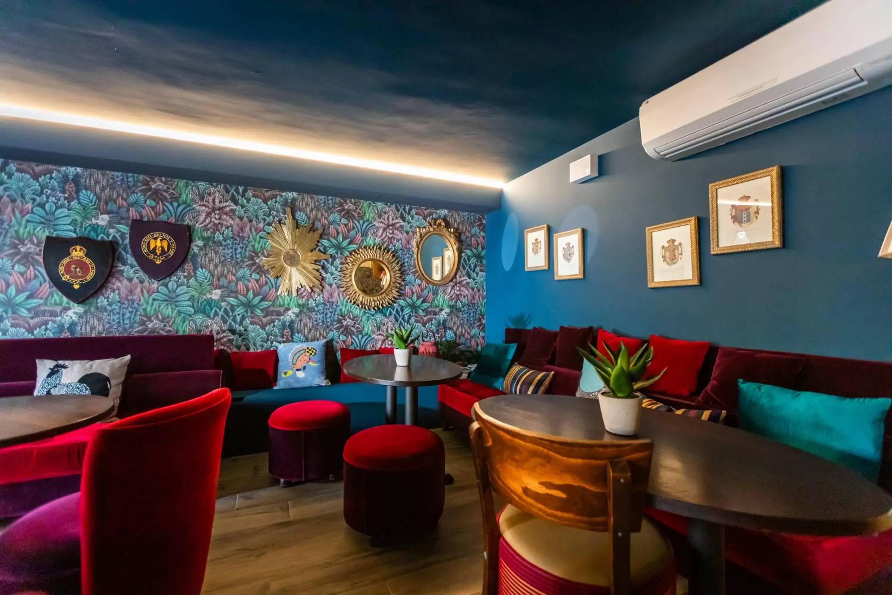 Lounge/Bar in Churchill Hotel Bayeux Centre