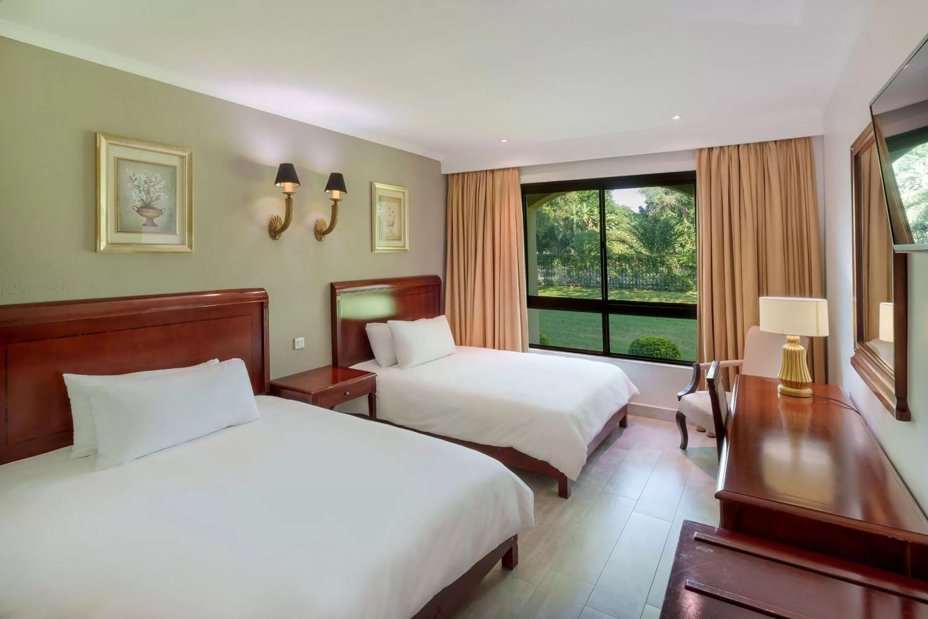 Photo of the whole room, Bed in Protea Hotel by Marriott Livingstone