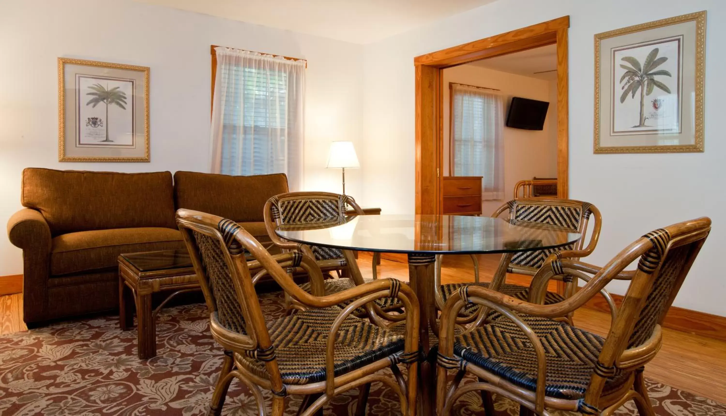 Living room, Seating Area in Island City House