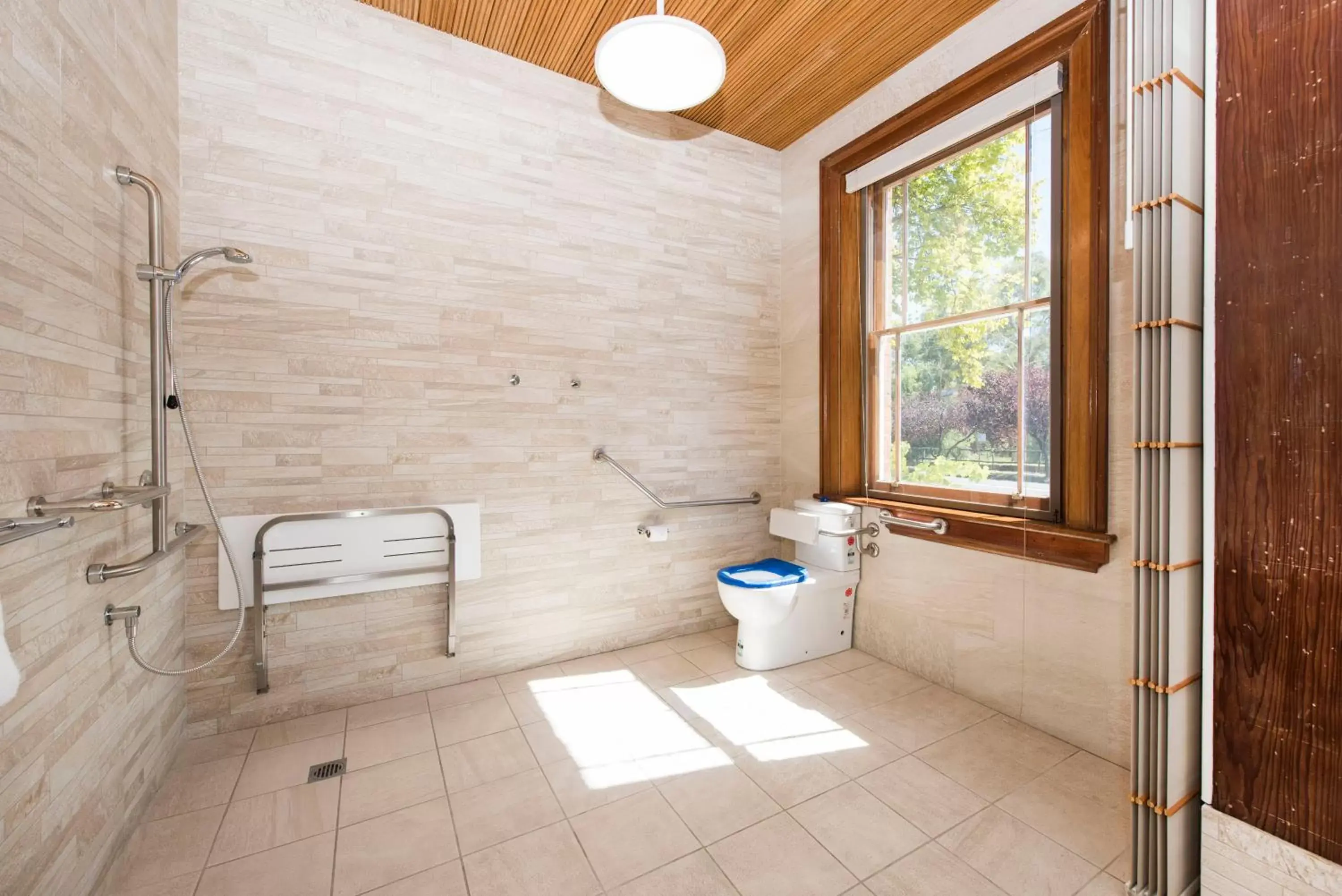 Bathroom in The Parkview Hotel Mudgee