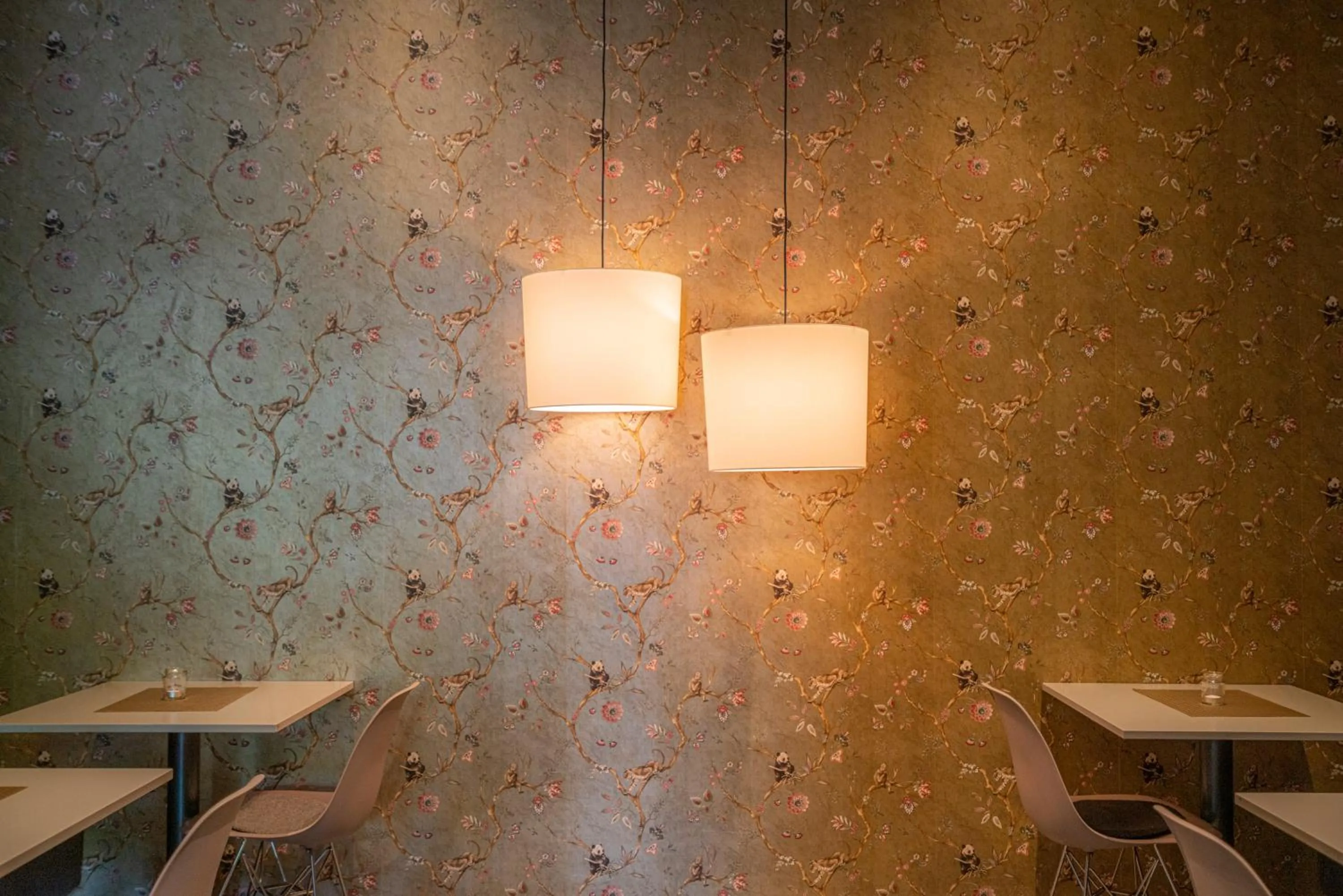 Dining area in BIG MAMA Berlin