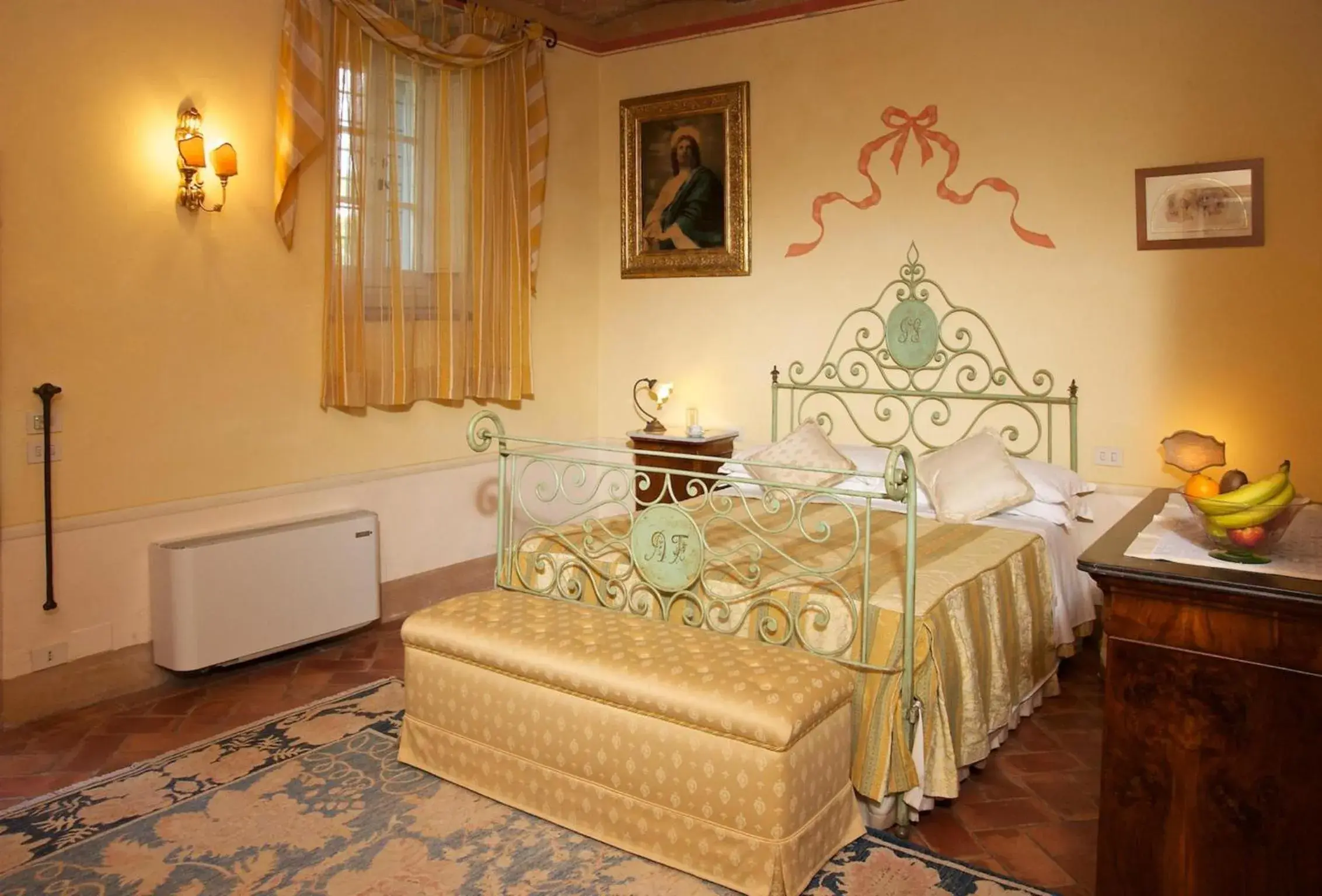 Decorative detail, Bed in Relais Villa Baldelli