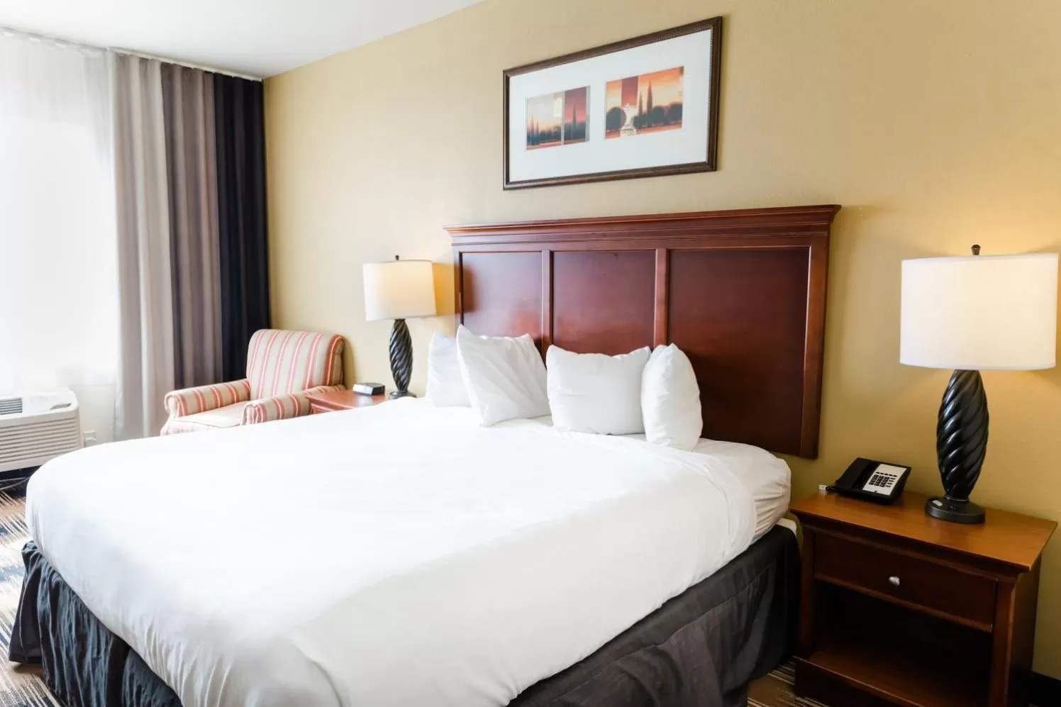 Bed in Country Inn & Suites by Radisson, Helen, GA