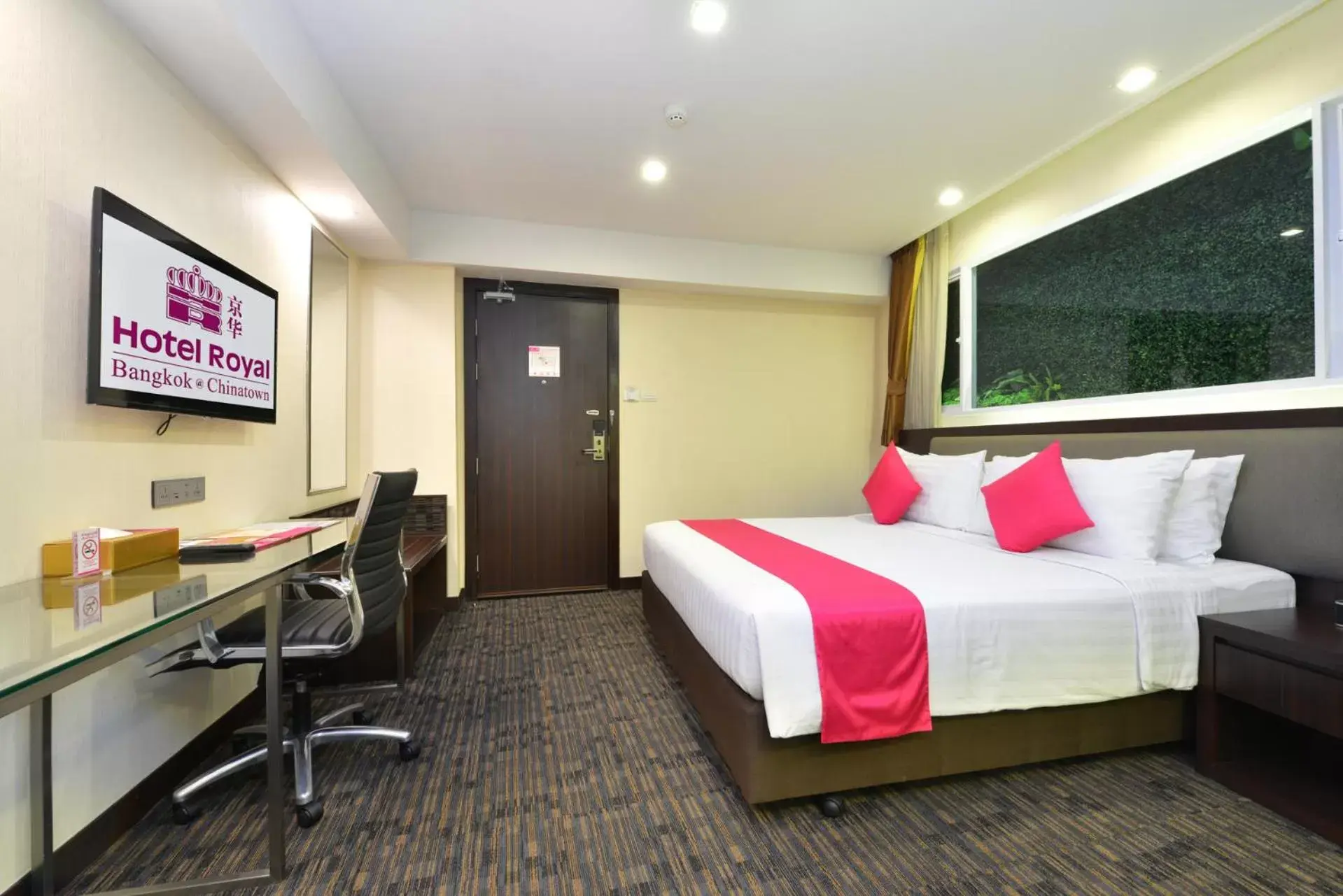 Bedroom in Hotel Royal Bangkok@Chinatown