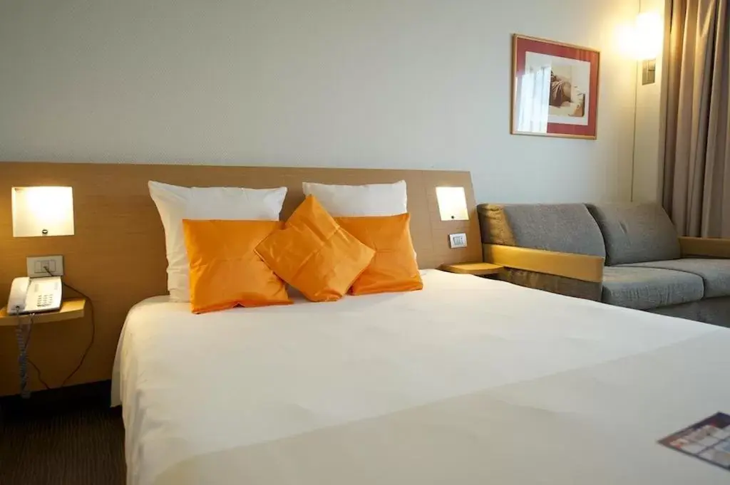 Bed in Novotel Caserta Sud