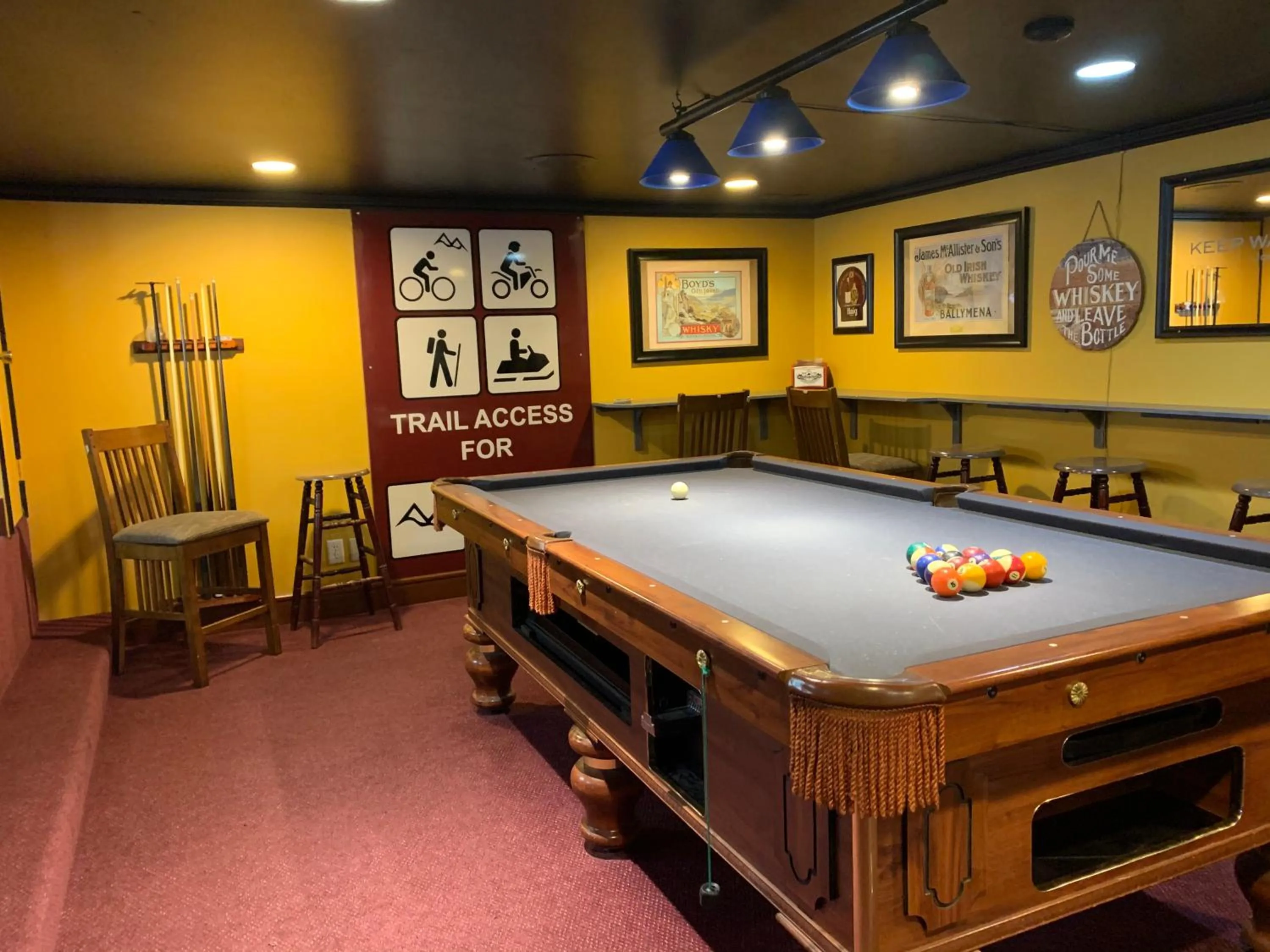 Billiard in Peaks Lodge