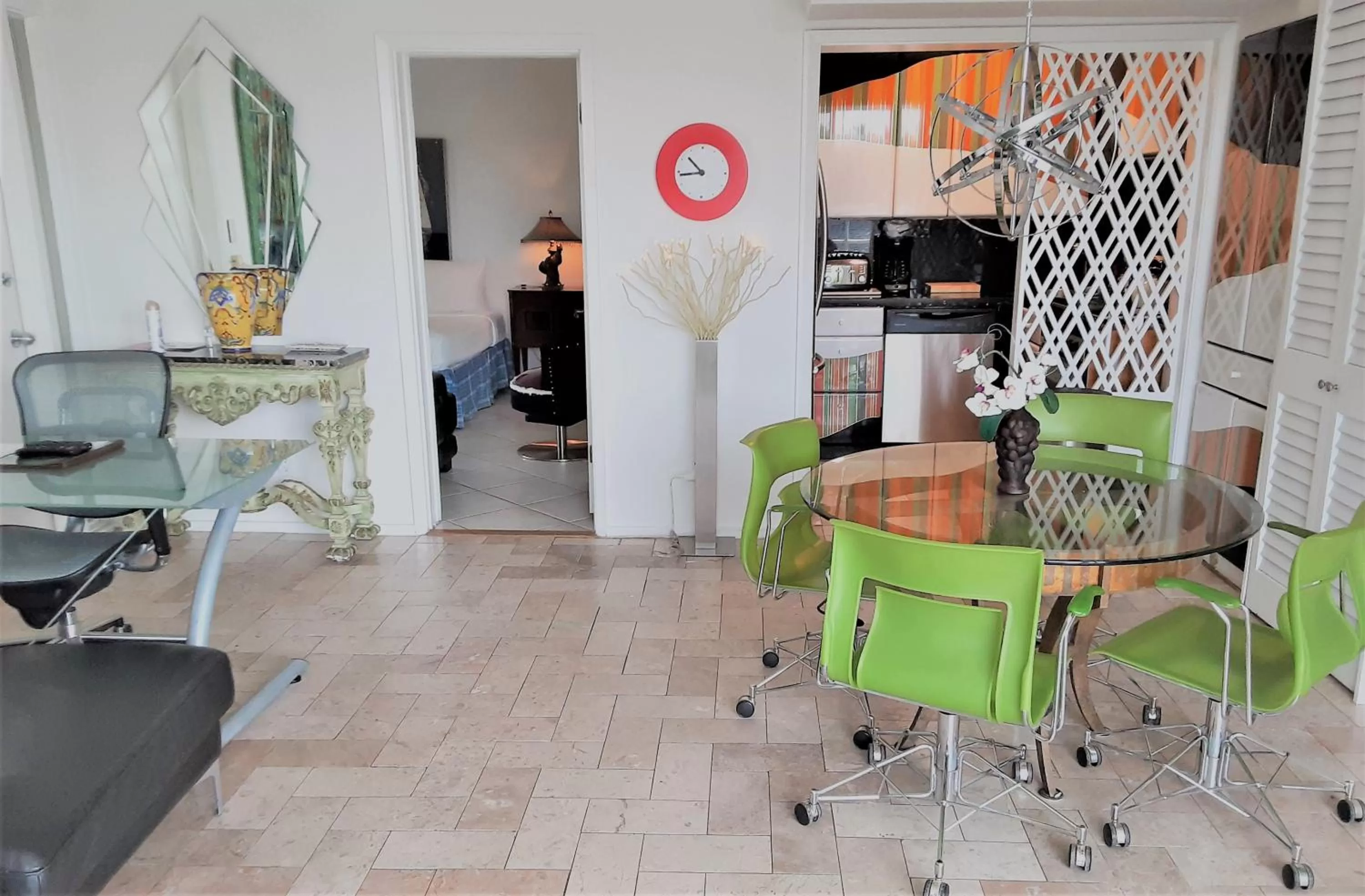 Kitchen or kitchenette in Manhattan Tower Apartment Hotel