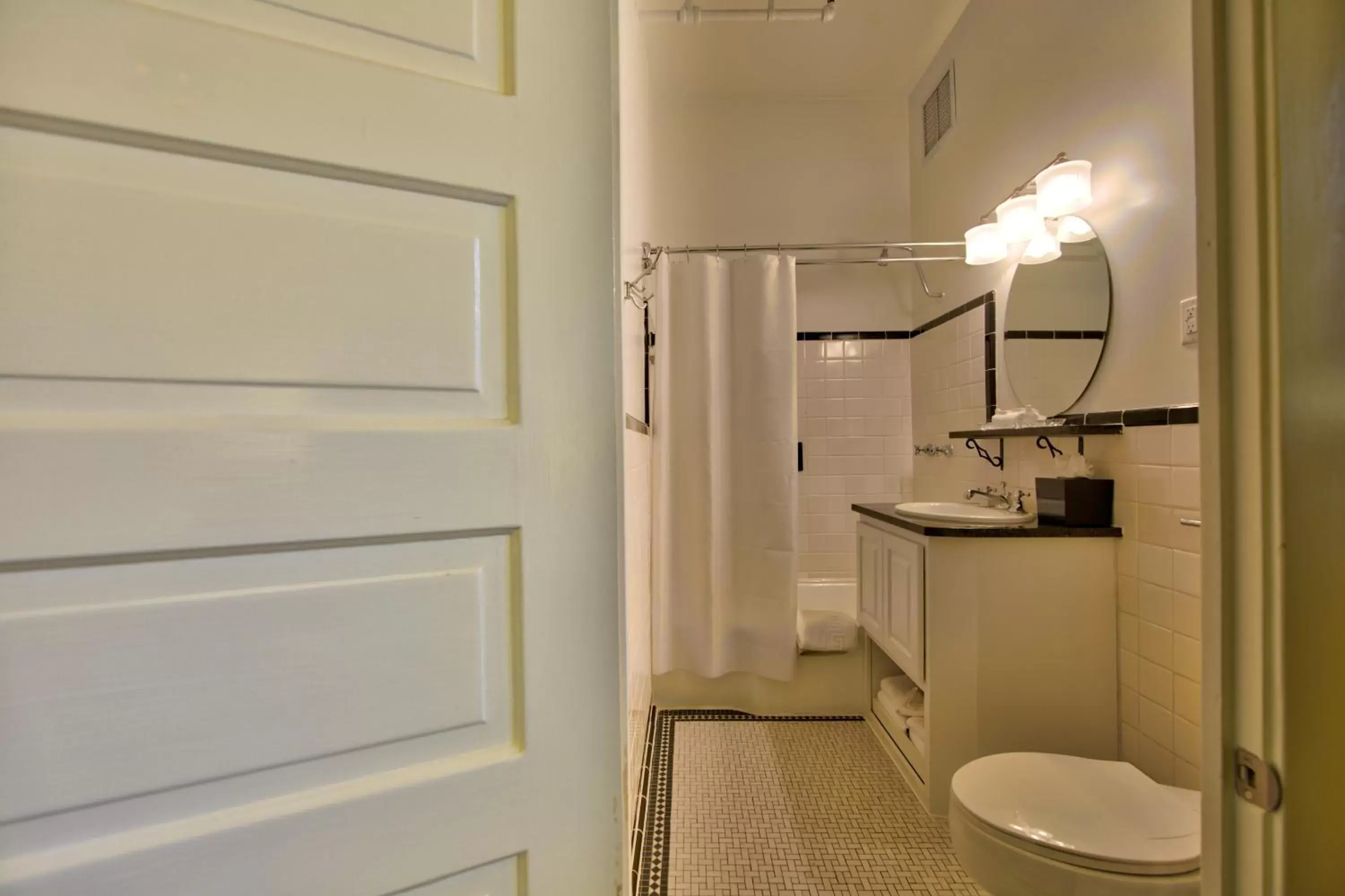 Bathroom in Menger Hotel