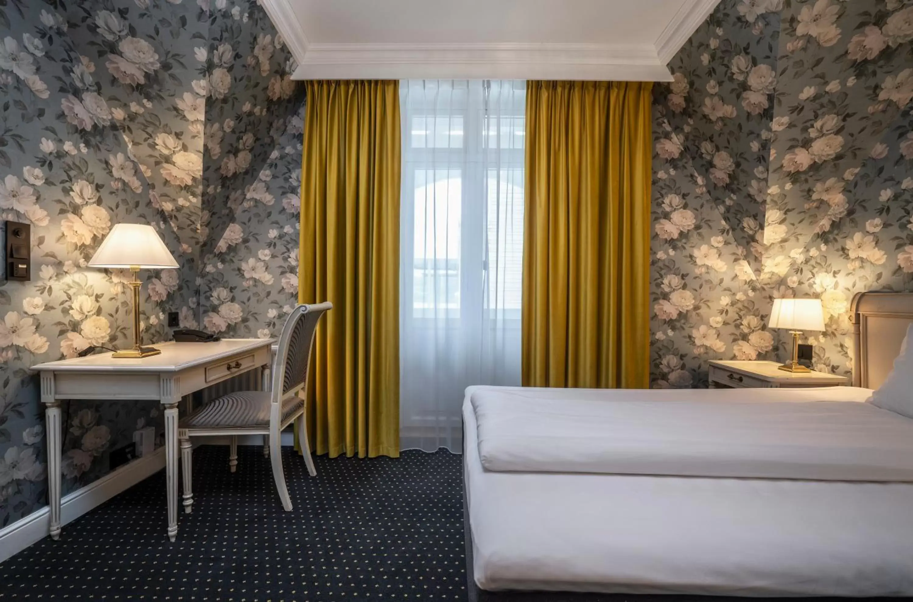 Bedroom, Bed in Thon Hotel Sandven
