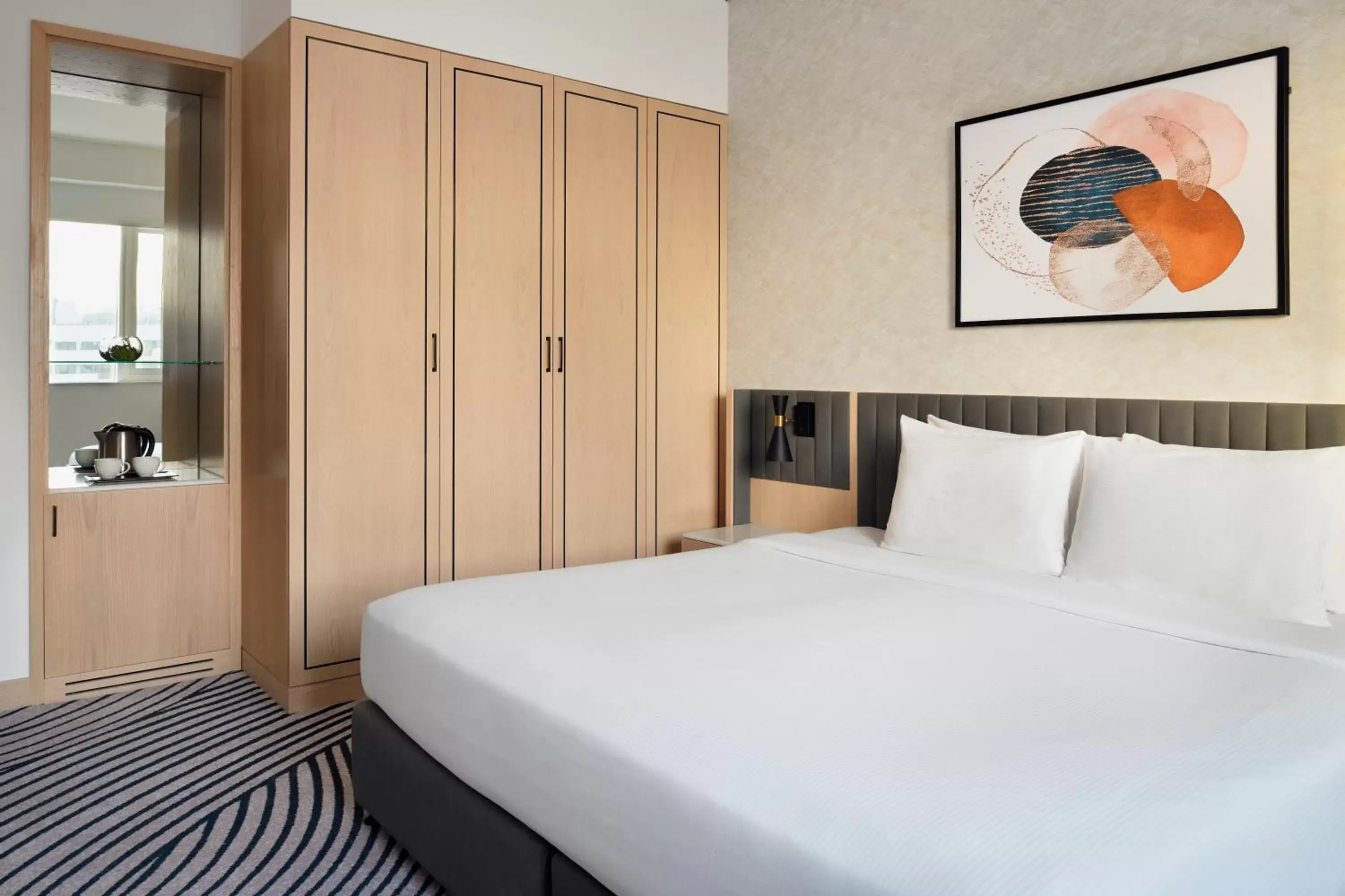 Bedroom, Bed in Crowne Plaza - Dubai Jumeirah, an IHG Hotel