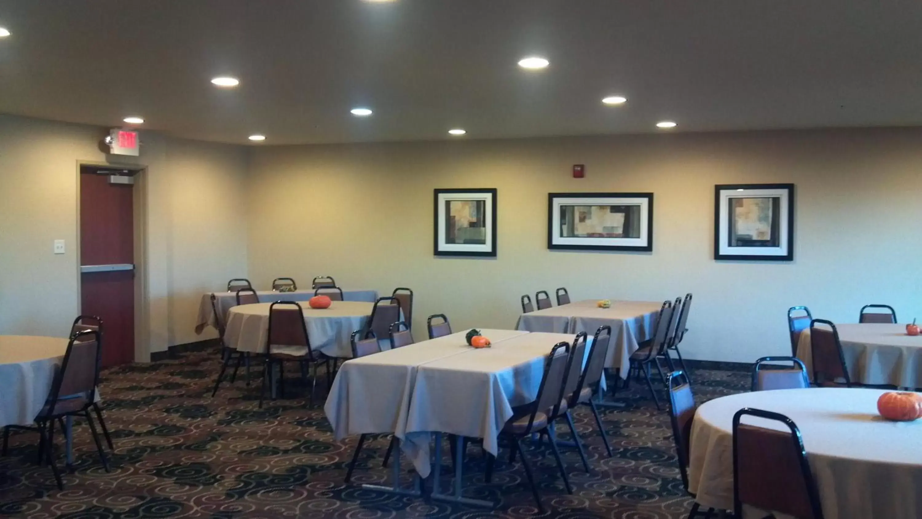 Banquet/Function facilities, Restaurant/Places to Eat in Cobblestone Hotel & Suites - Knoxville