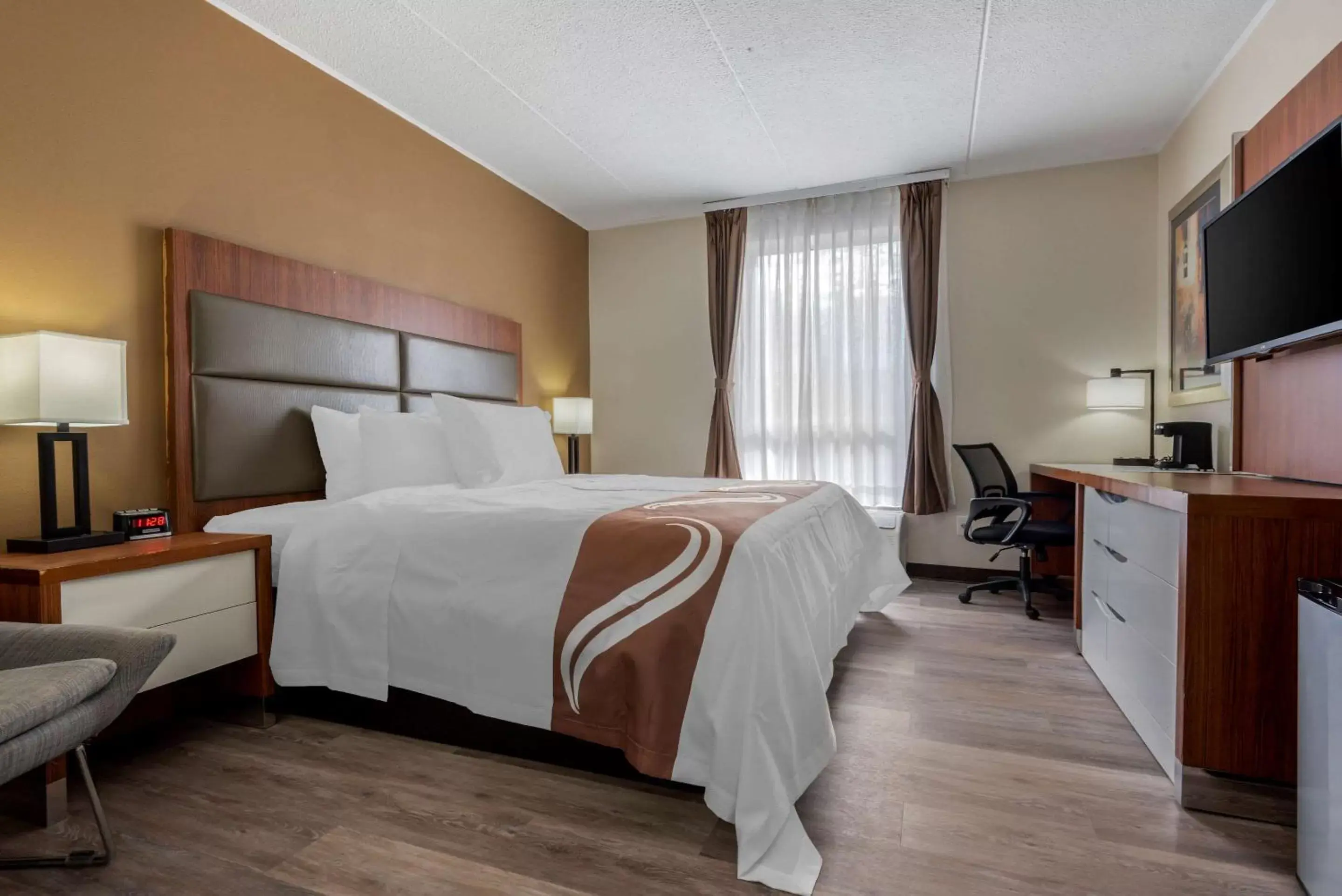 Bedroom, Bed in Quality Inn & Suites New Hartford - Utica
