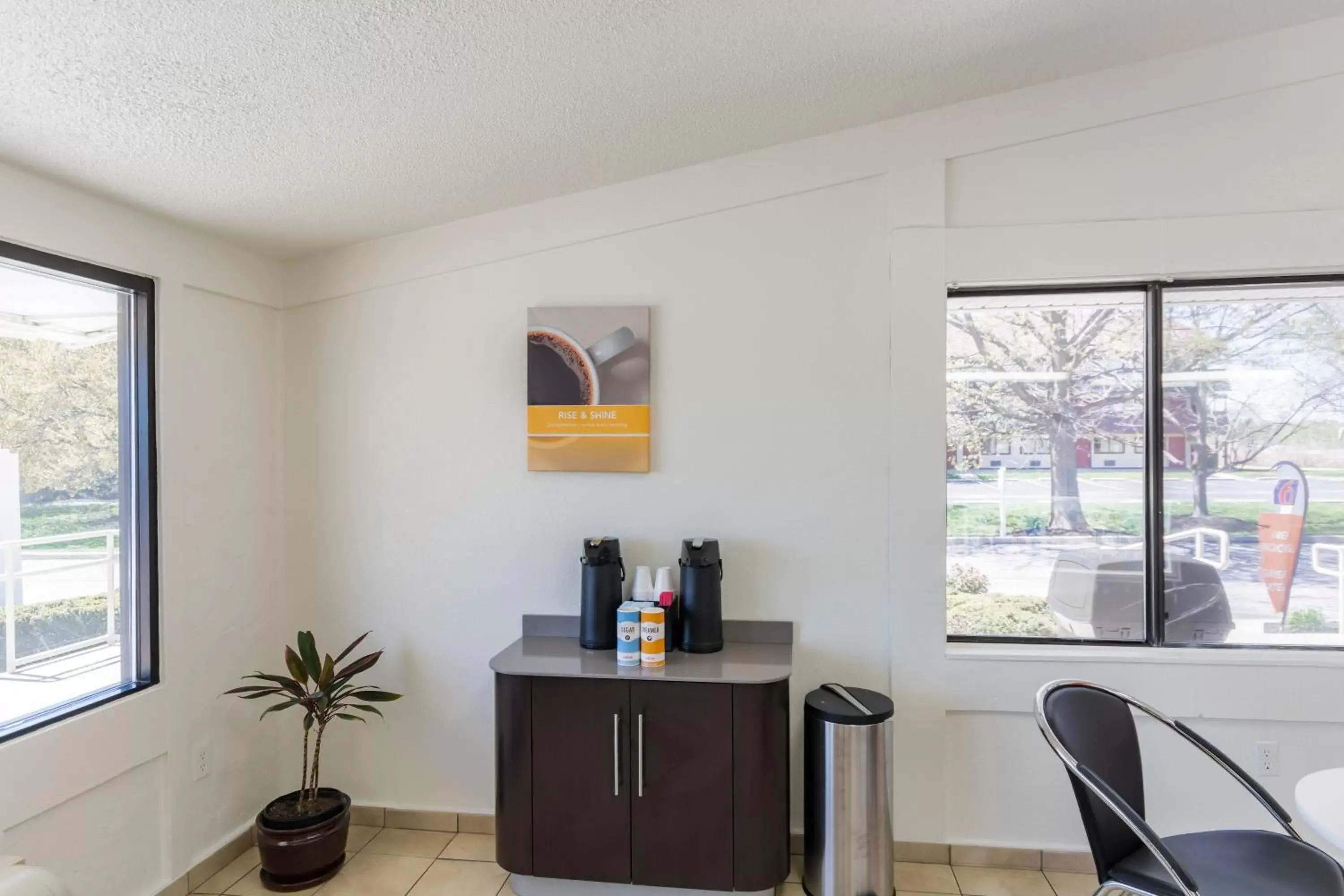 Lobby or reception in Travelodge by Wyndham Essington / Philadelphia Airport Lobby or reception in Travelodge by Wyndham Essington / Philadelphia Airport