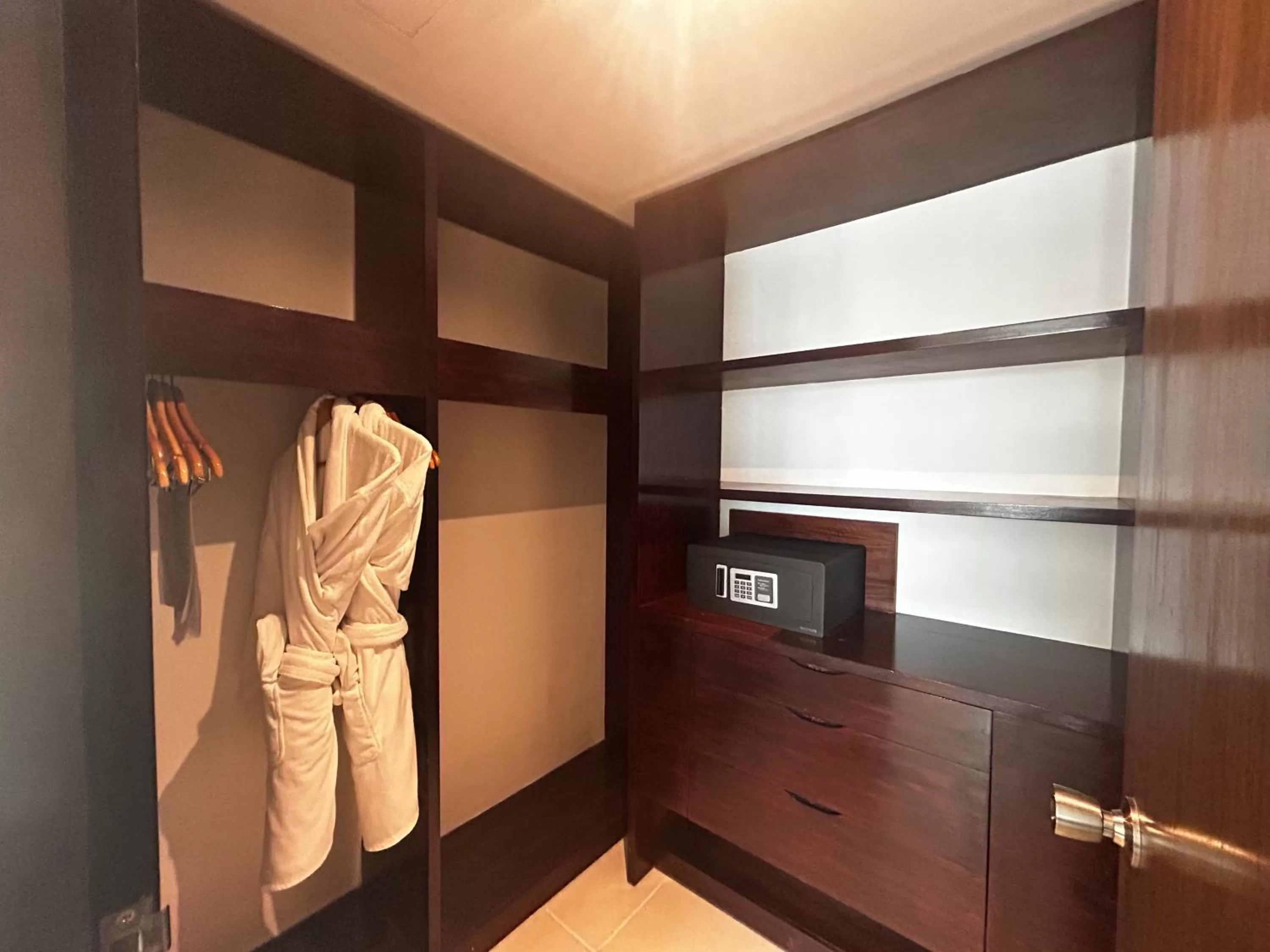 safe in Decapolis Hotel Panama City