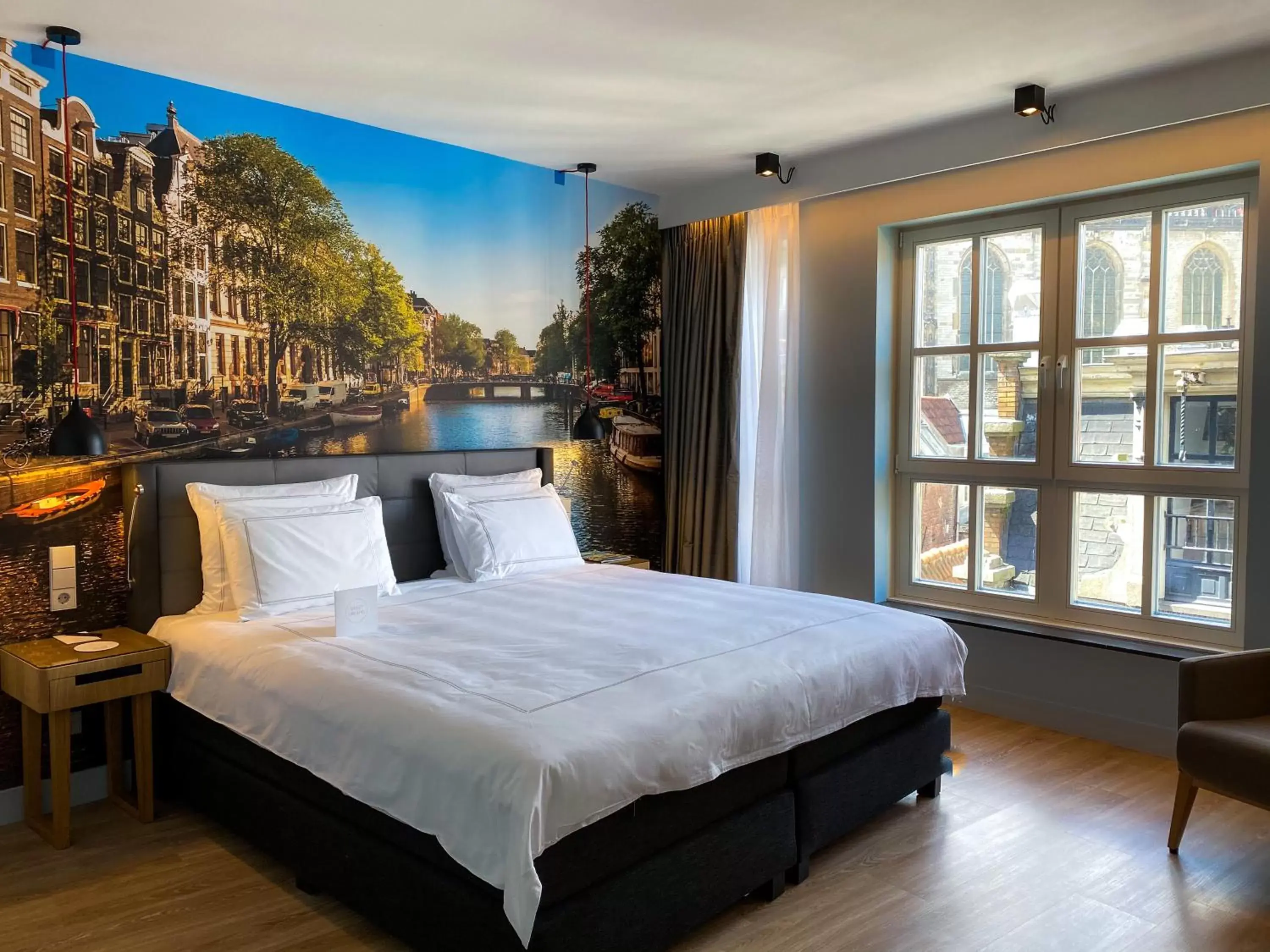 Nearby landmark, Bed in Swissôtel Amsterdam