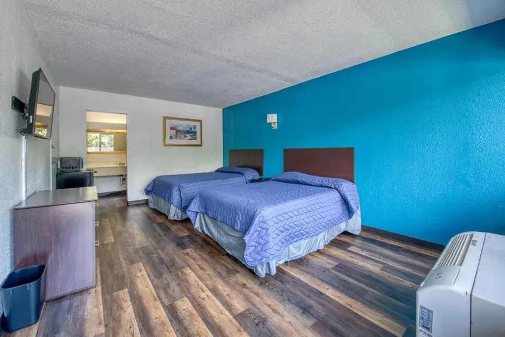 Bed in Zen Living Suites Extended Stay - Jacksonville - Orange Park