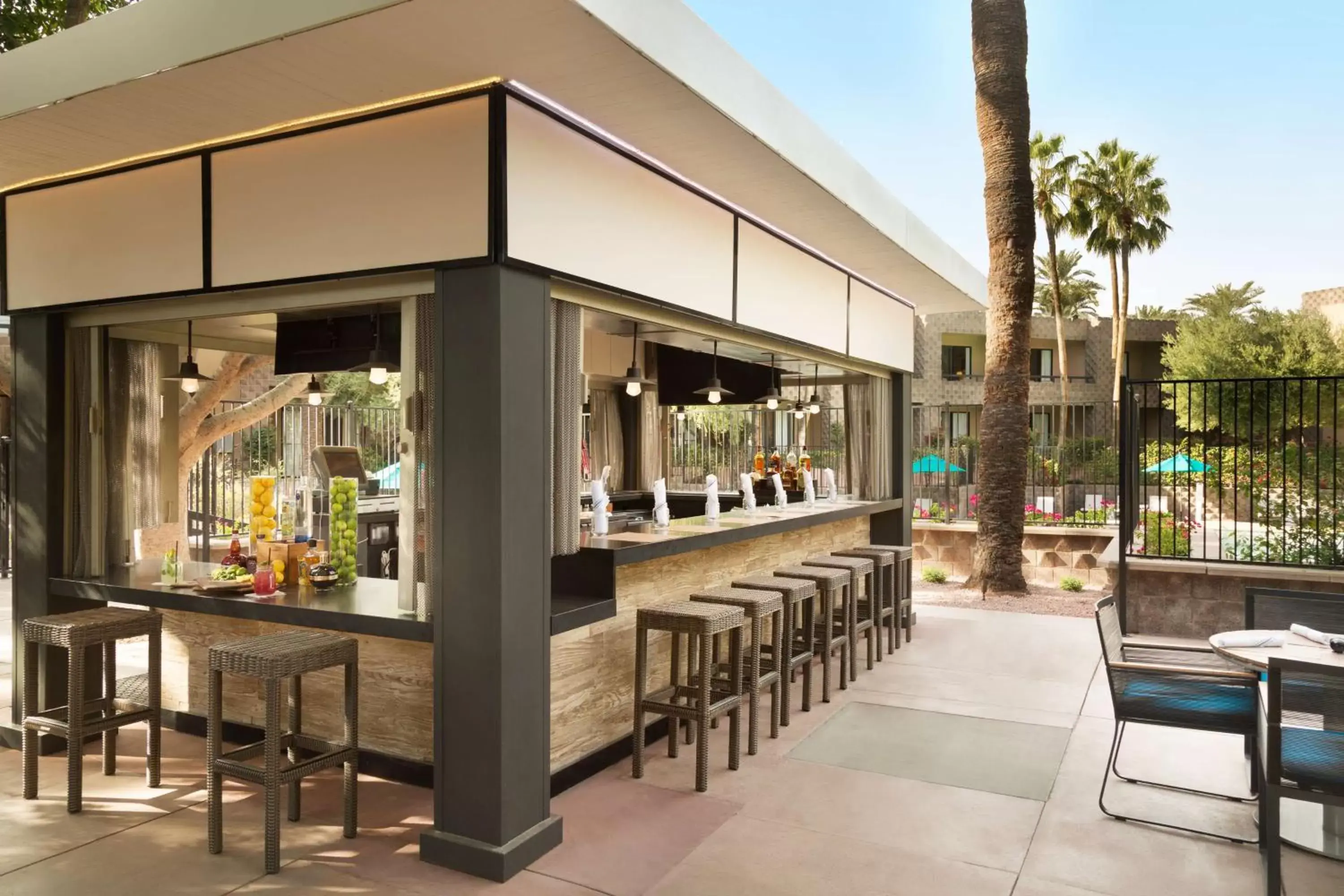 Lounge or bar in DoubleTree by Hilton Paradise Valley Resort Scottsdale