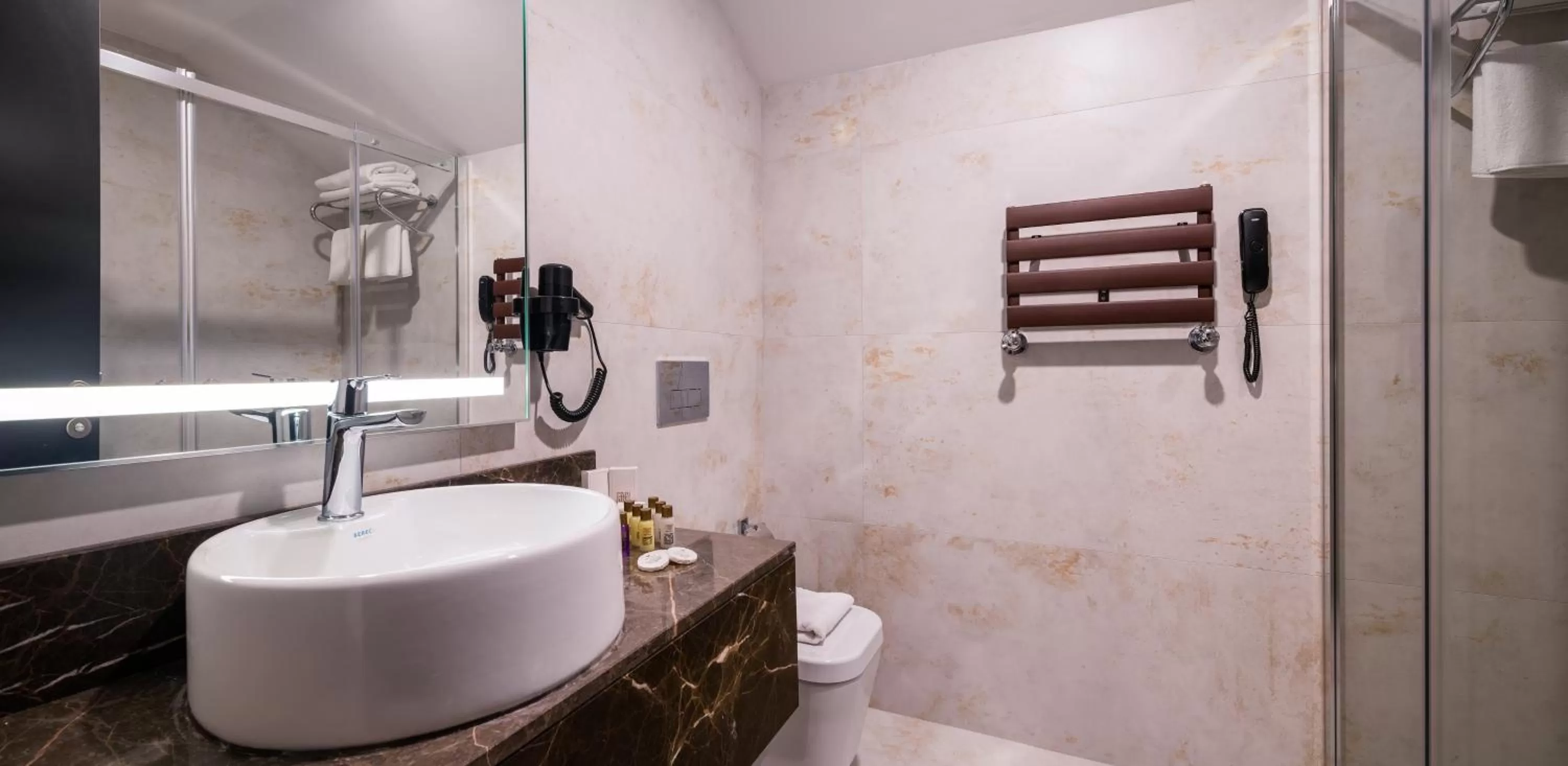 Toilet in MENALO HOTEL PREMIUM ISTANBUL AIRPORT