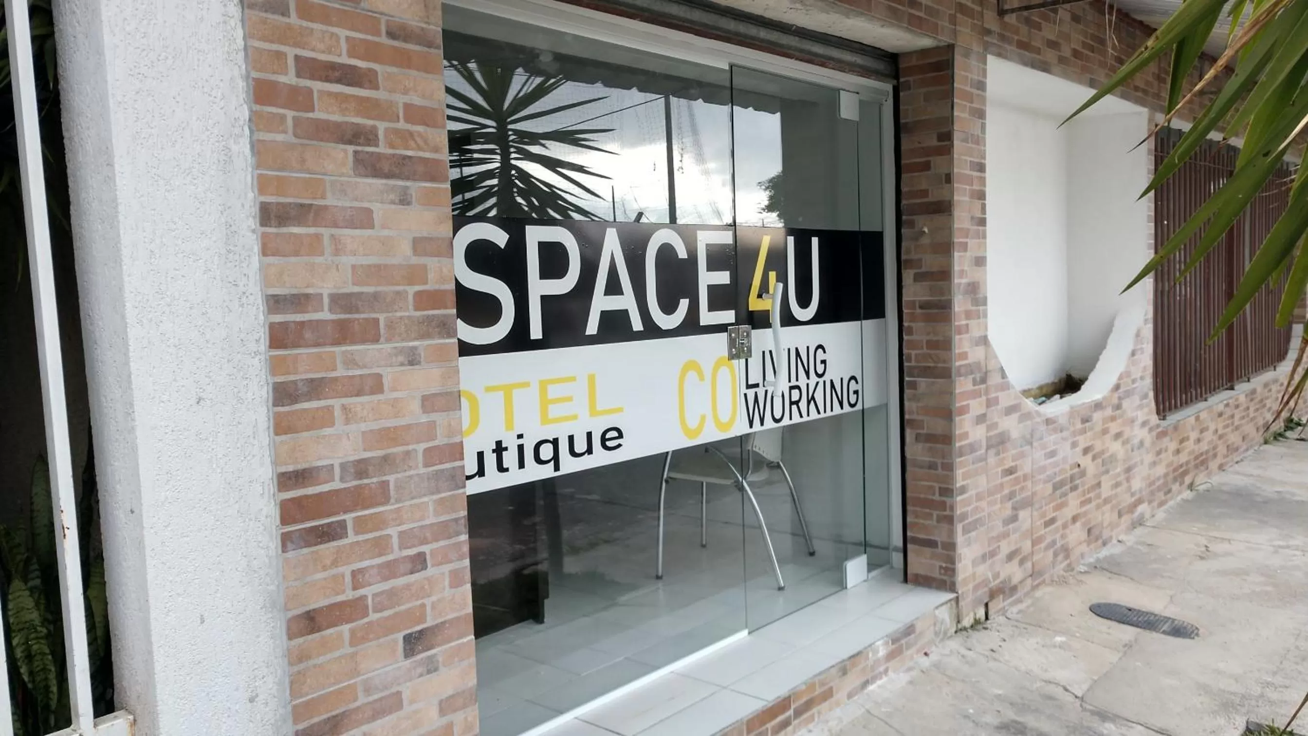 Facade/entrance in SPACE 4 U - HOTEL BOUTIQUE TEMÁTICO - Aeroporto