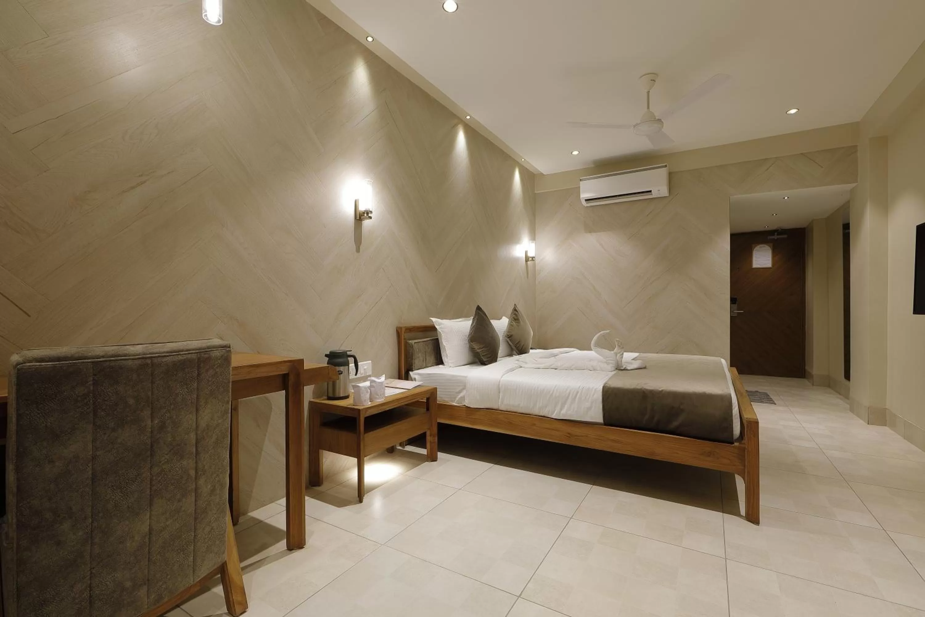 Photo of the whole room, Bed in Artilla Inn