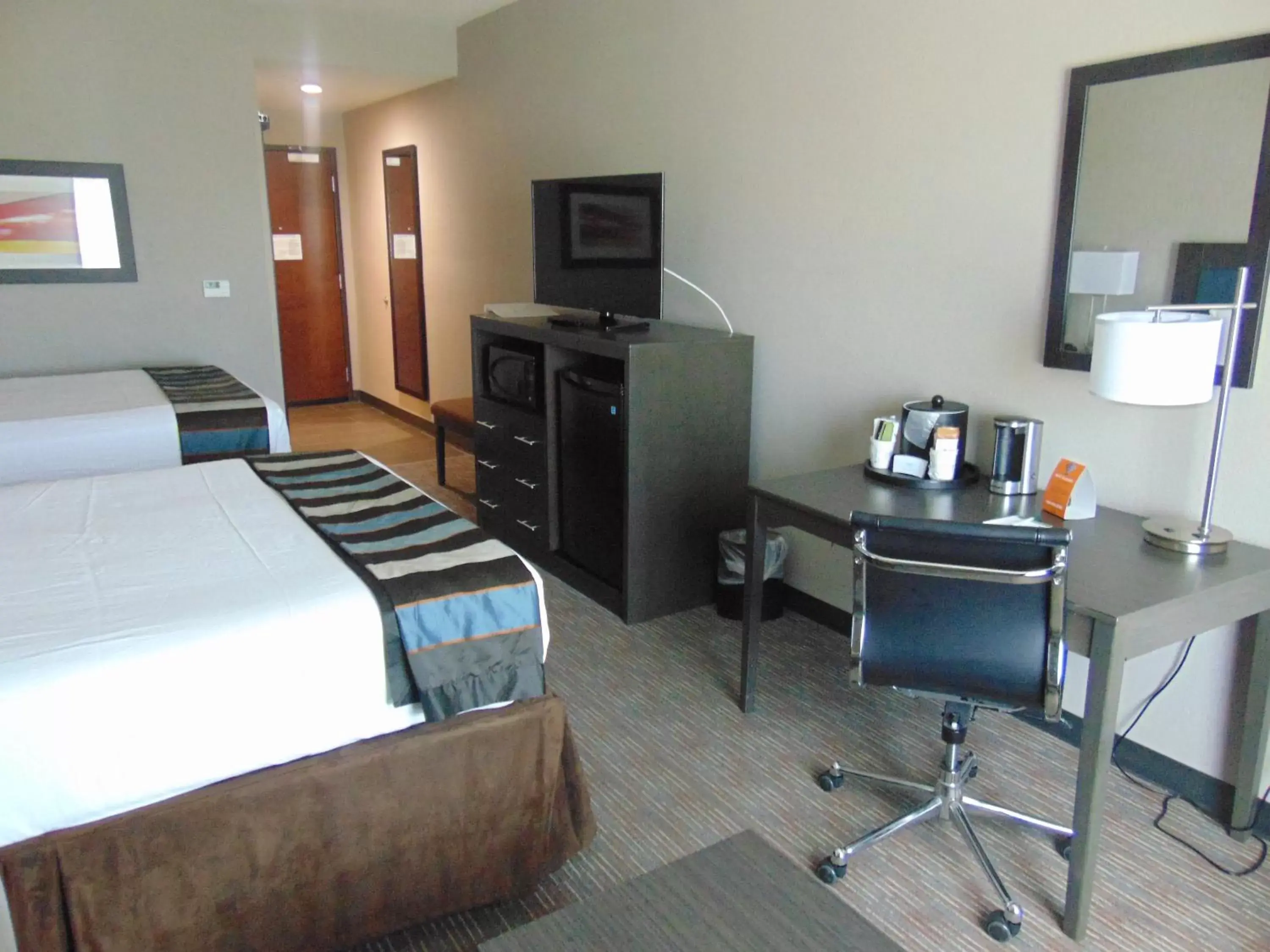 Bed, TV/Entertainment Center in Wingate by Wyndham Lubbock