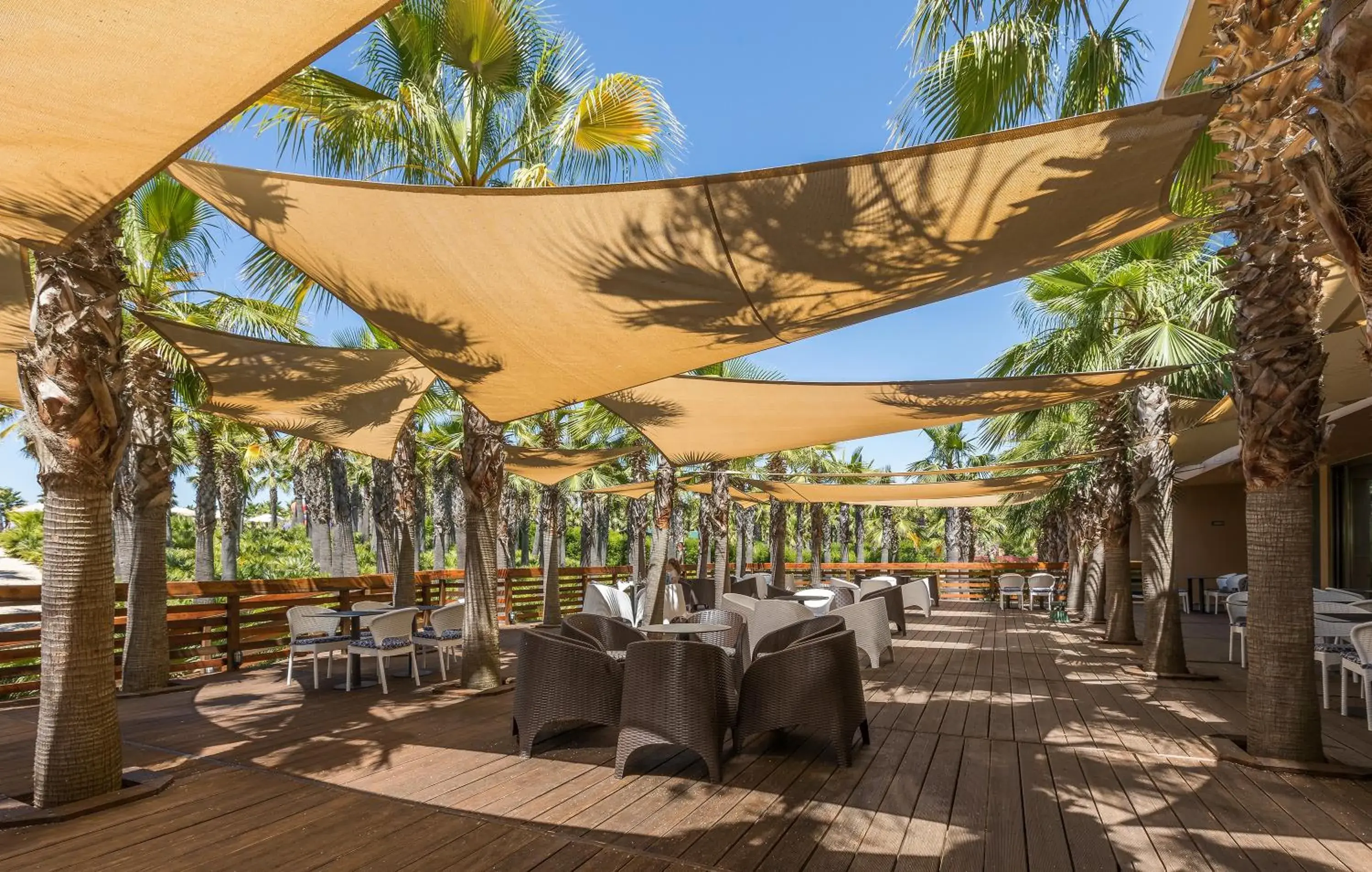 Balcony/Terrace, Restaurant/Places to Eat in NAU Salgados Dunas Suites