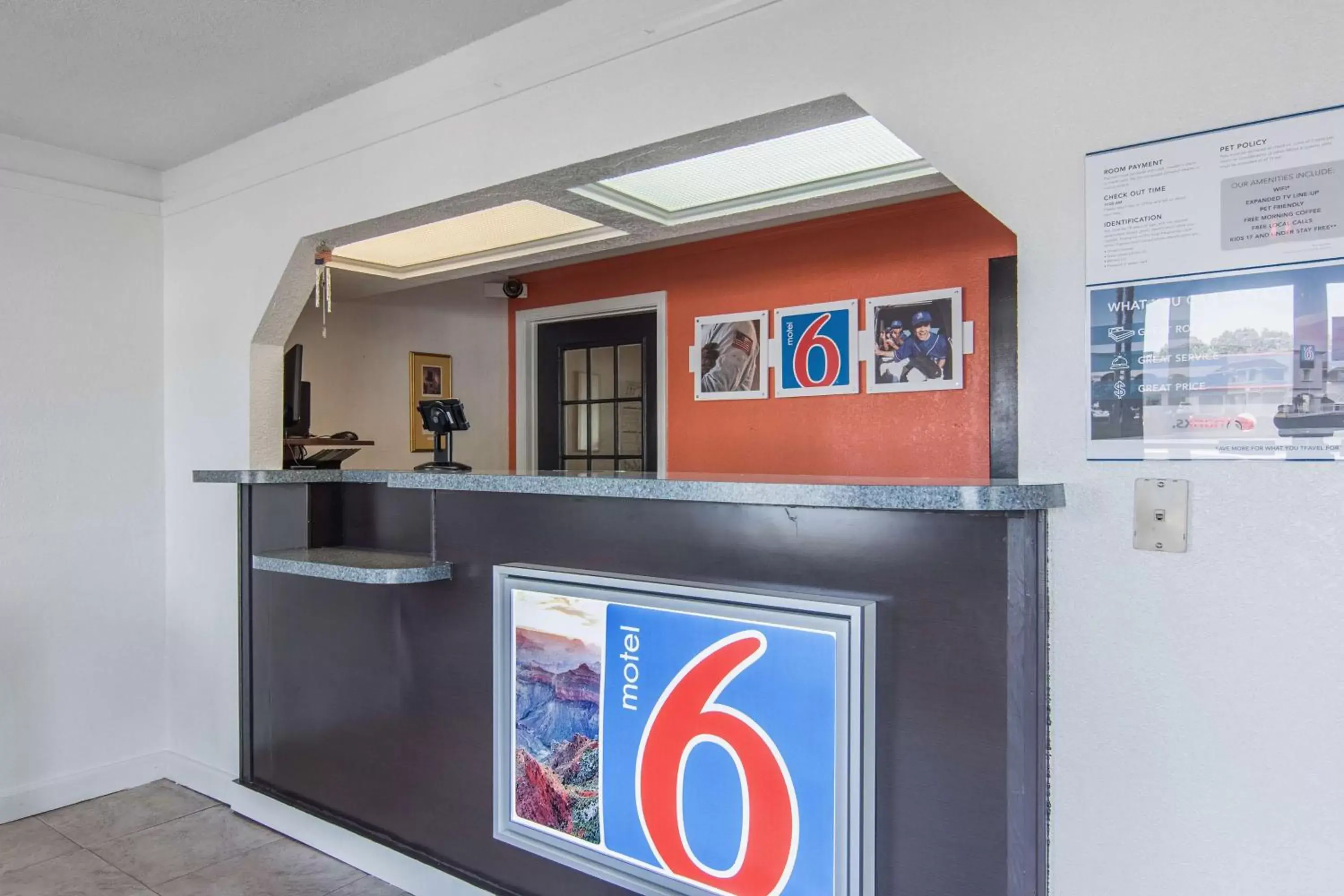 Property logo or sign, Lobby/Reception in Motel 6-Hope, AR