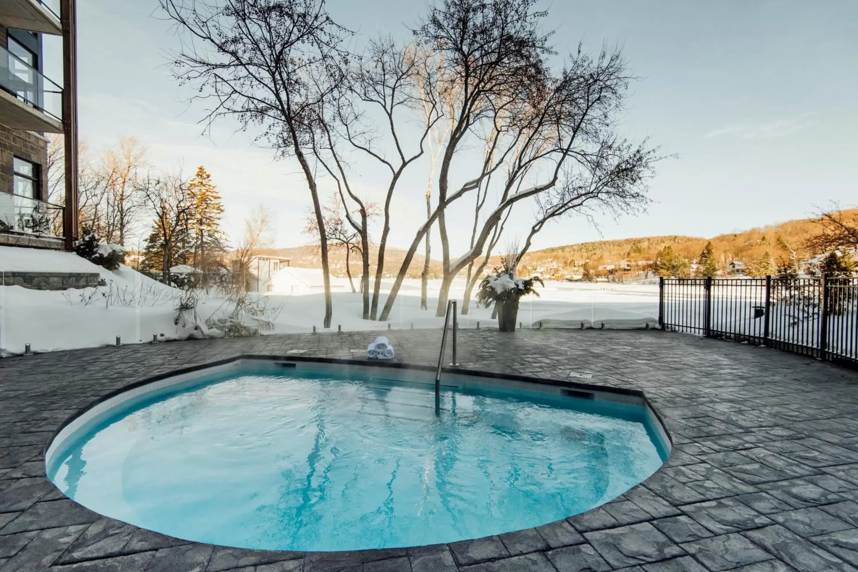 Hot Tub, Swimming Pool in Entourage sur-le-Lac