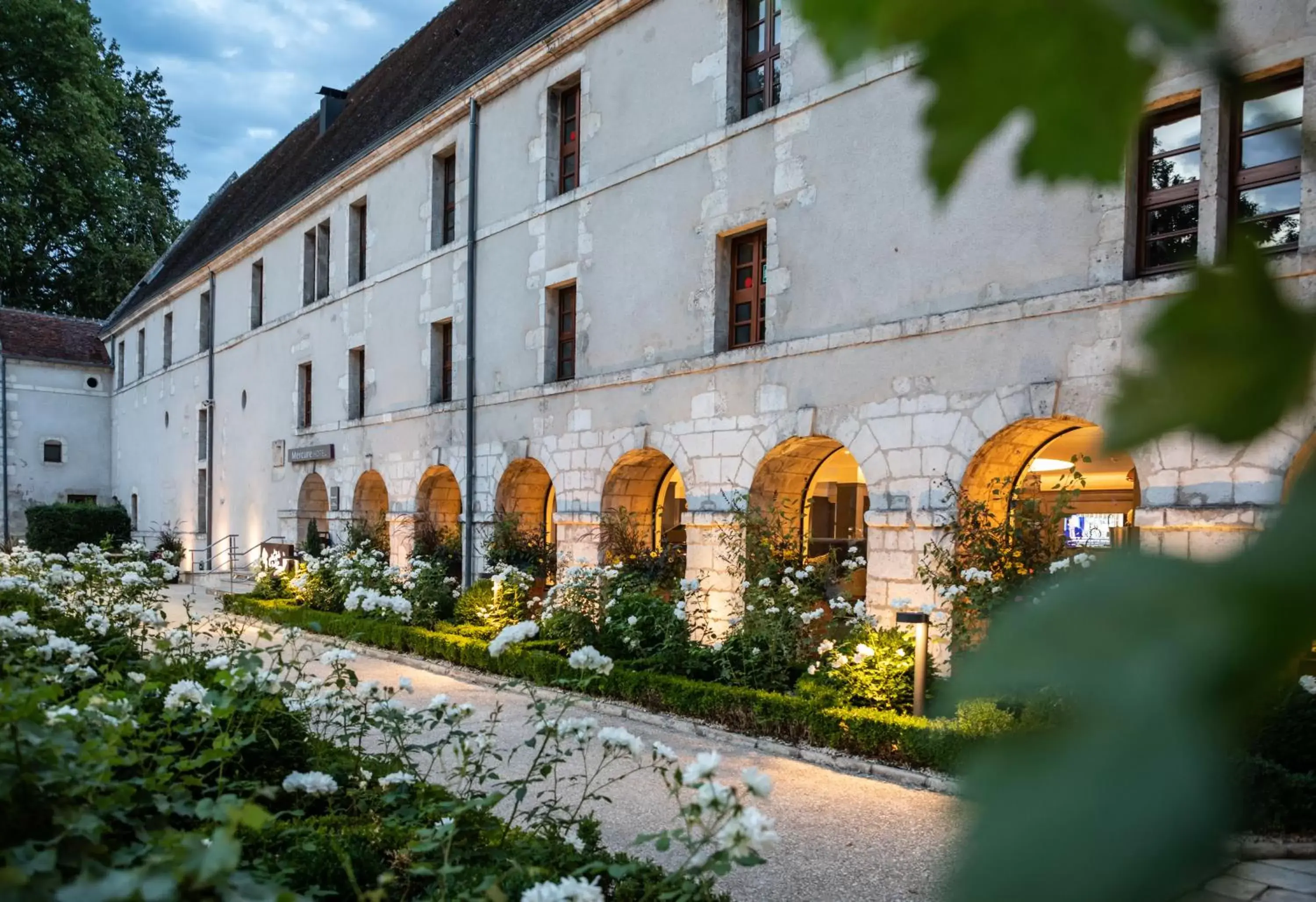 Property Building in Hotel De Bourbon Grand Hotel Mercure Bourges