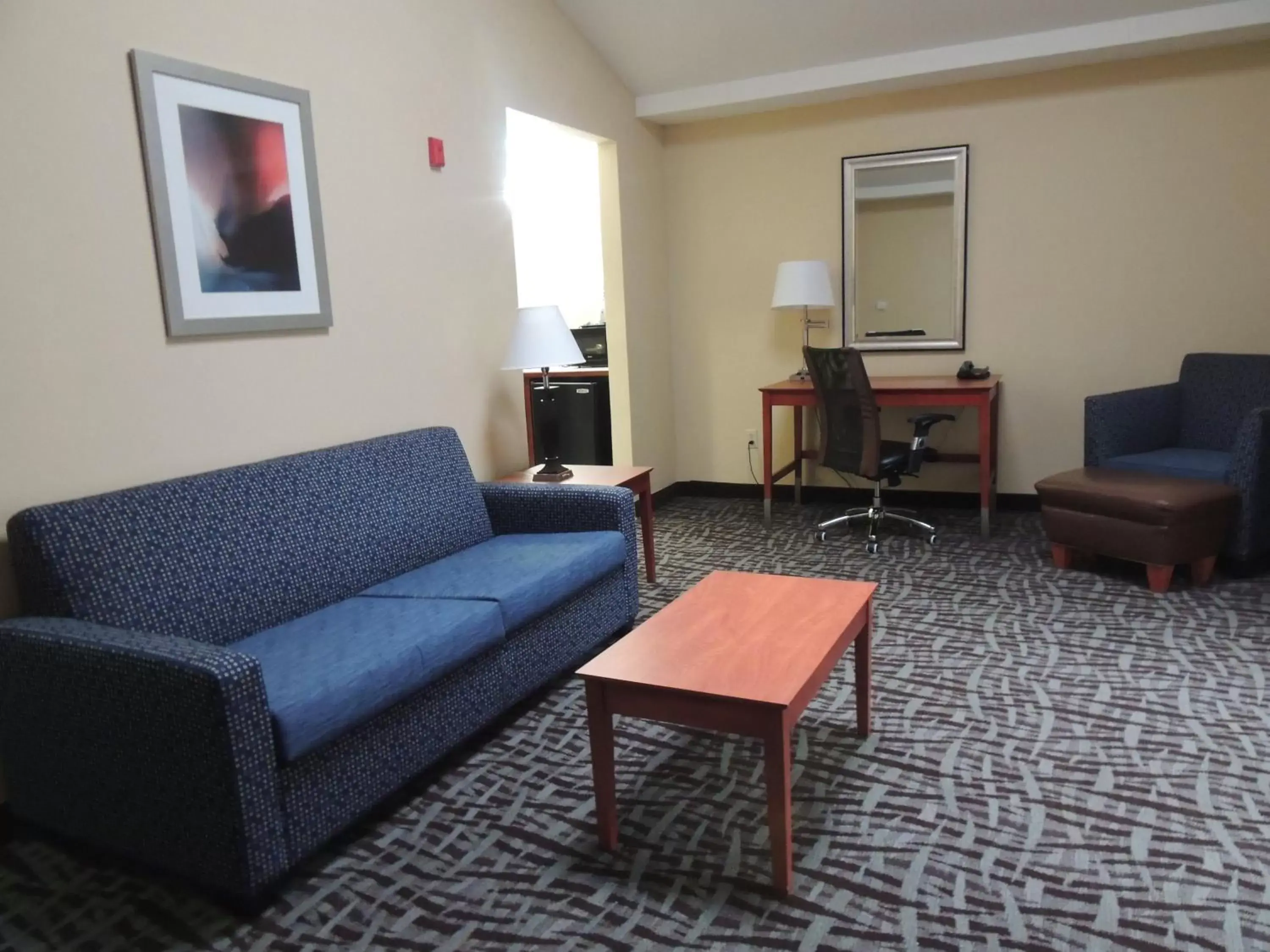 Photo of the whole room, Seating Area in Holiday Inn Express Trussville, an IHG Hotel