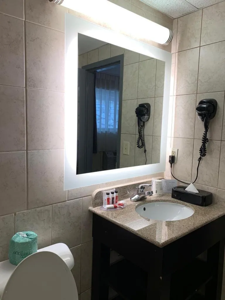 Howard Johnson by Wyndham North Bergen