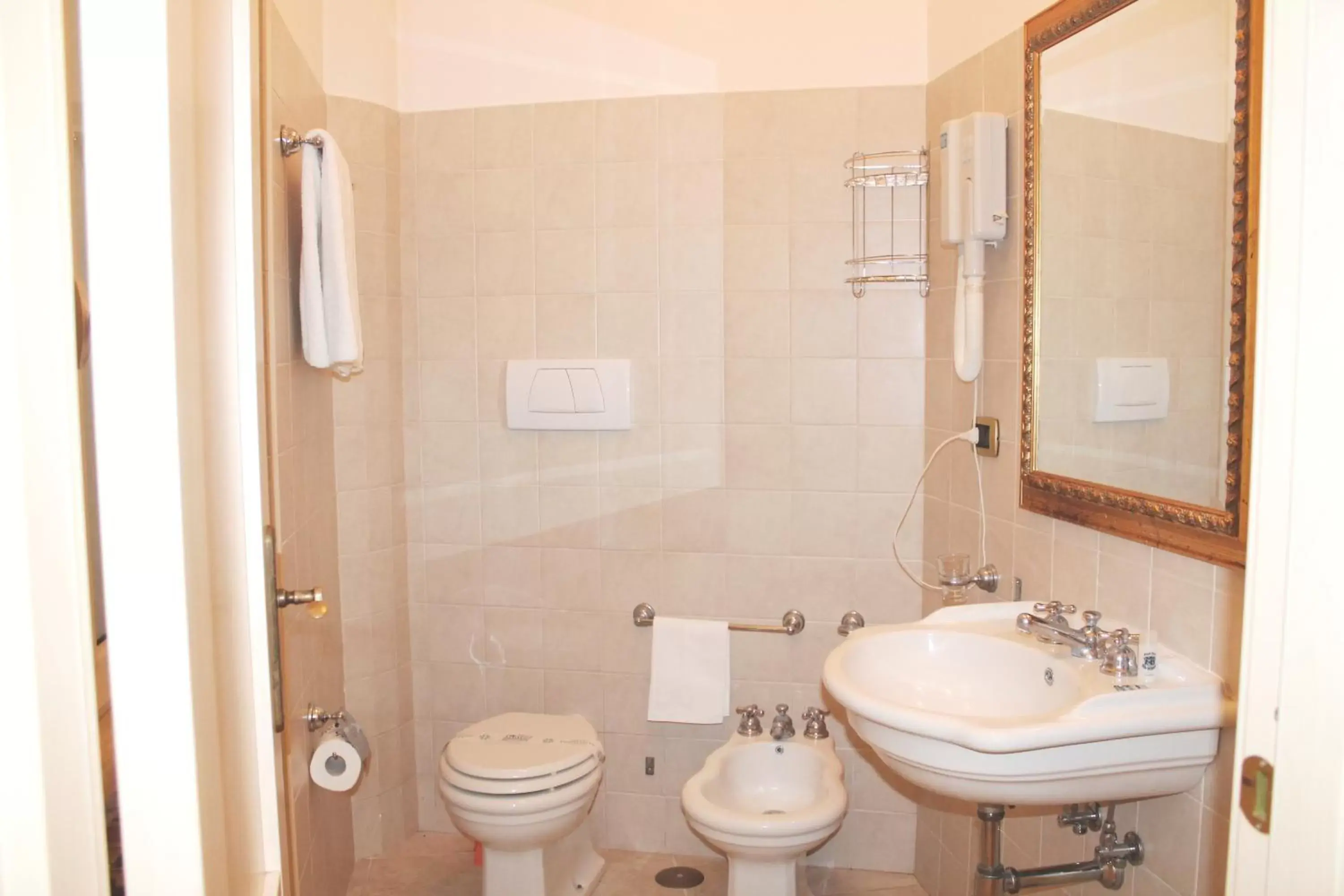 Two Connecting Double Rooms in Hotel Rinascimento Two Connecting Double Rooms in Hotel Rinascimento