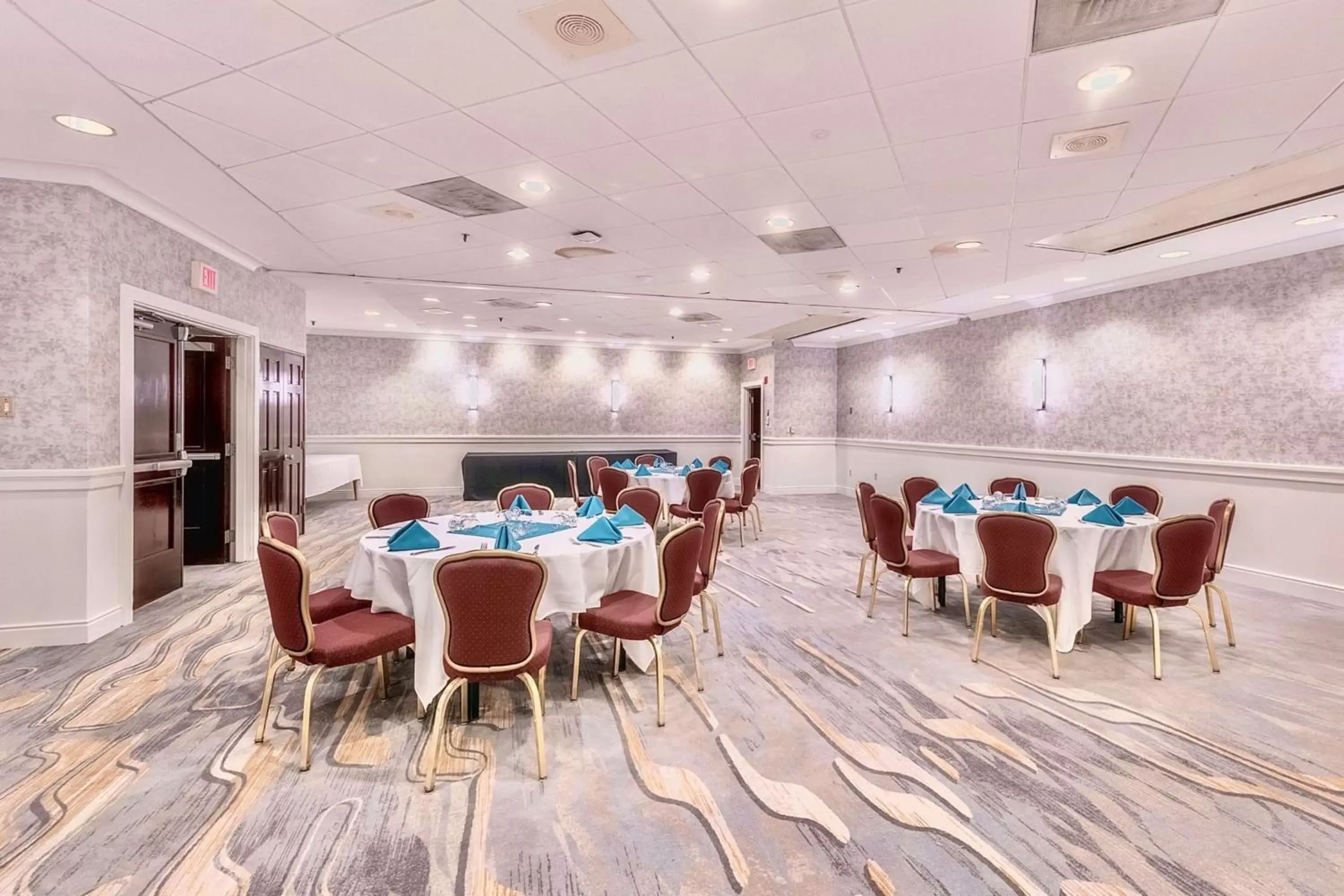 Business facilities, Restaurant/Places to Eat in Radisson Hotel Providence Airport