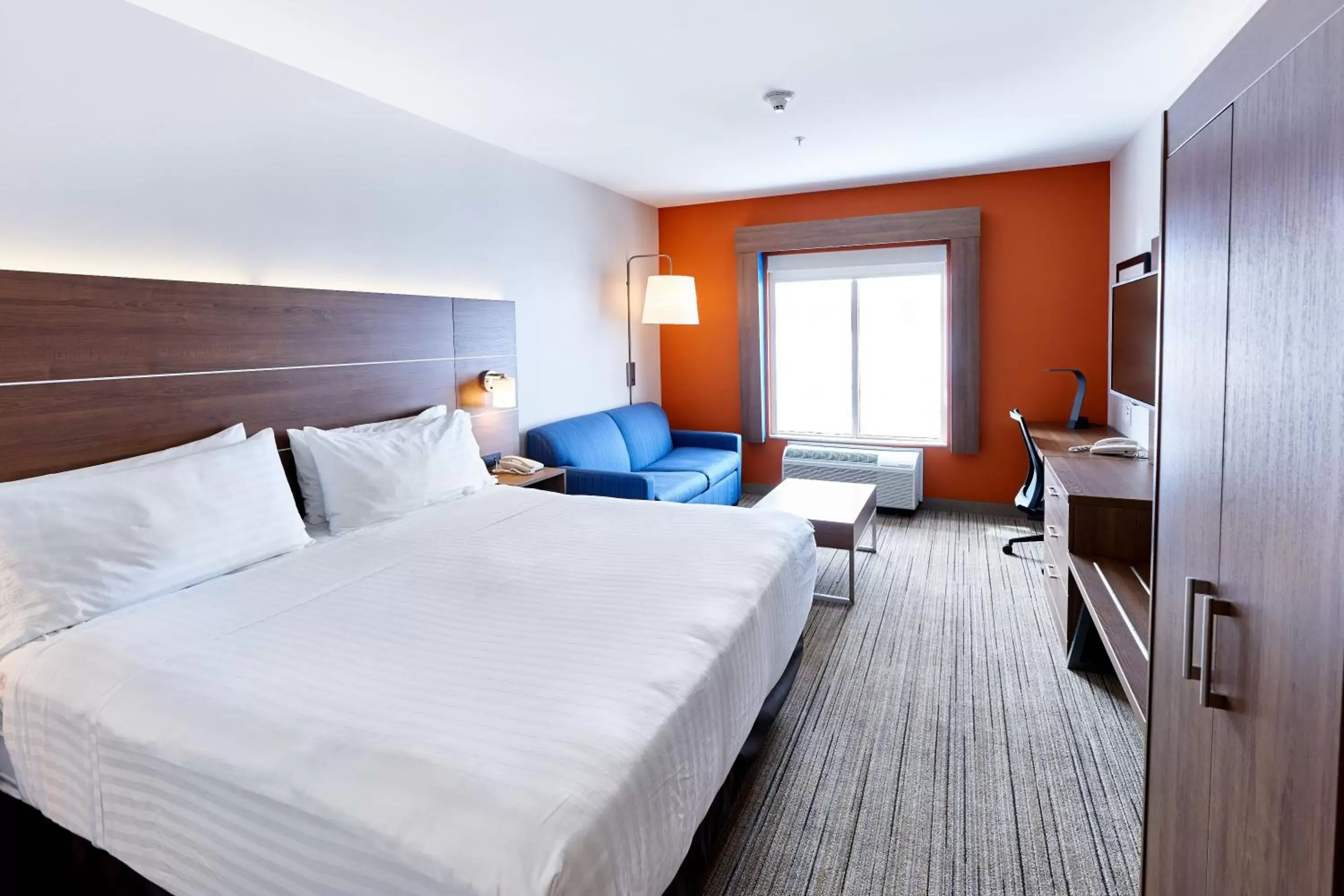 Photo of the whole room, Bed in Holiday Inn Express Hotel & Suites Dieppe Airport, an IHG Hotel